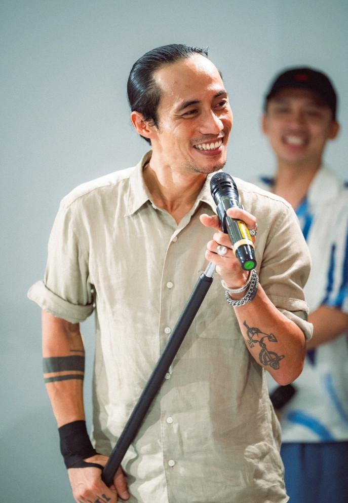 Nam ca sĩ gặp biến cố, cắt liên lạc với vợ con, vào chùa tu, ngày ngày quét sơn tường, tuổi 40 ra sao?- Ảnh 5. Nam ca sĩ gặp biến cố, cắt liên lạc với vợ con, vào chùa tu, ngày ngày quét sơn tường, tuổi 40 ra sao?- Ảnh 5.