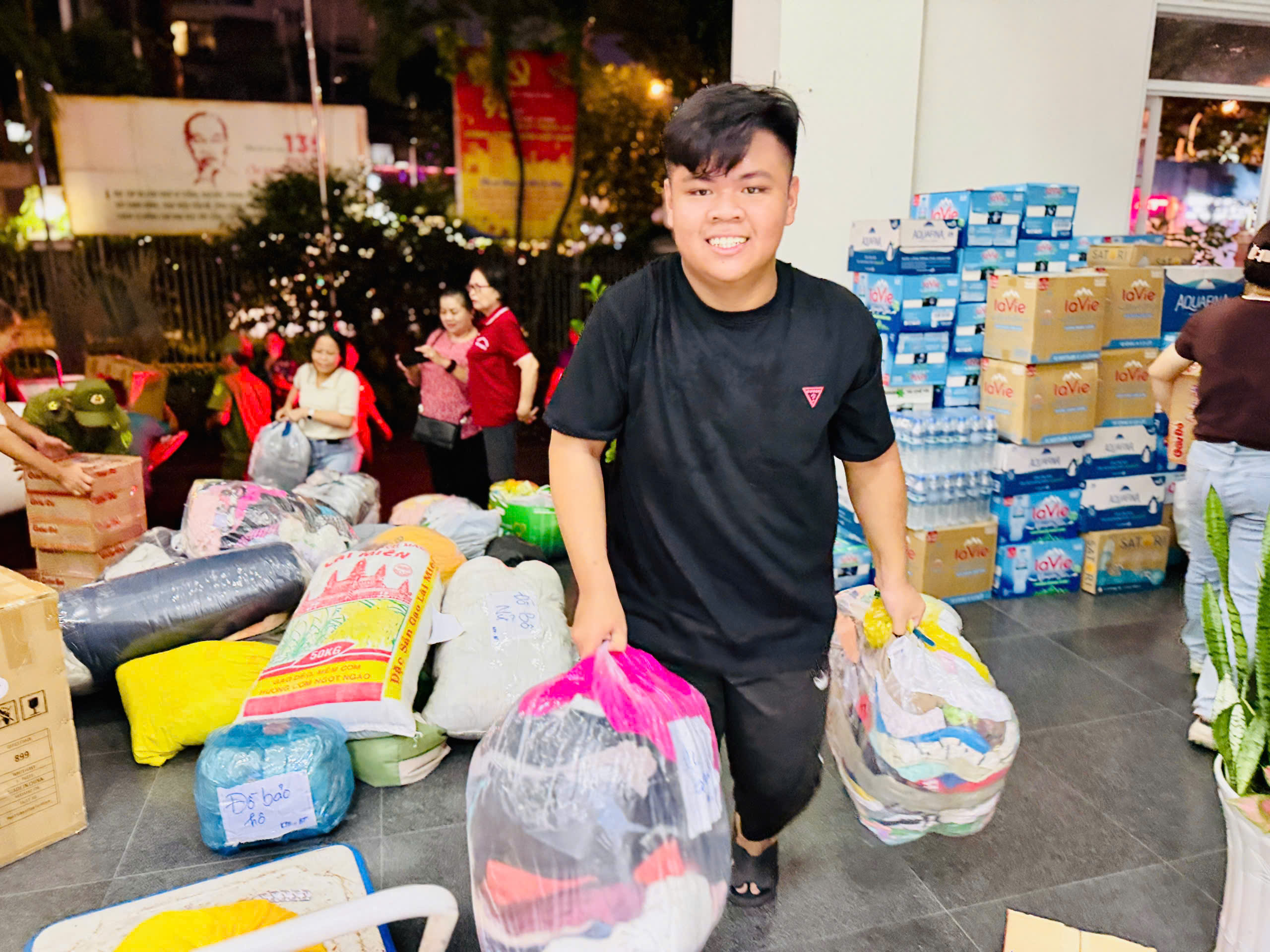 Danh sách địa điểm tiếp nhận hàng cứu trợ của TPHCM 4 Danh sách địa điểm tiếp nhận hàng cứu trợ của TPHCM - Ảnh 4.