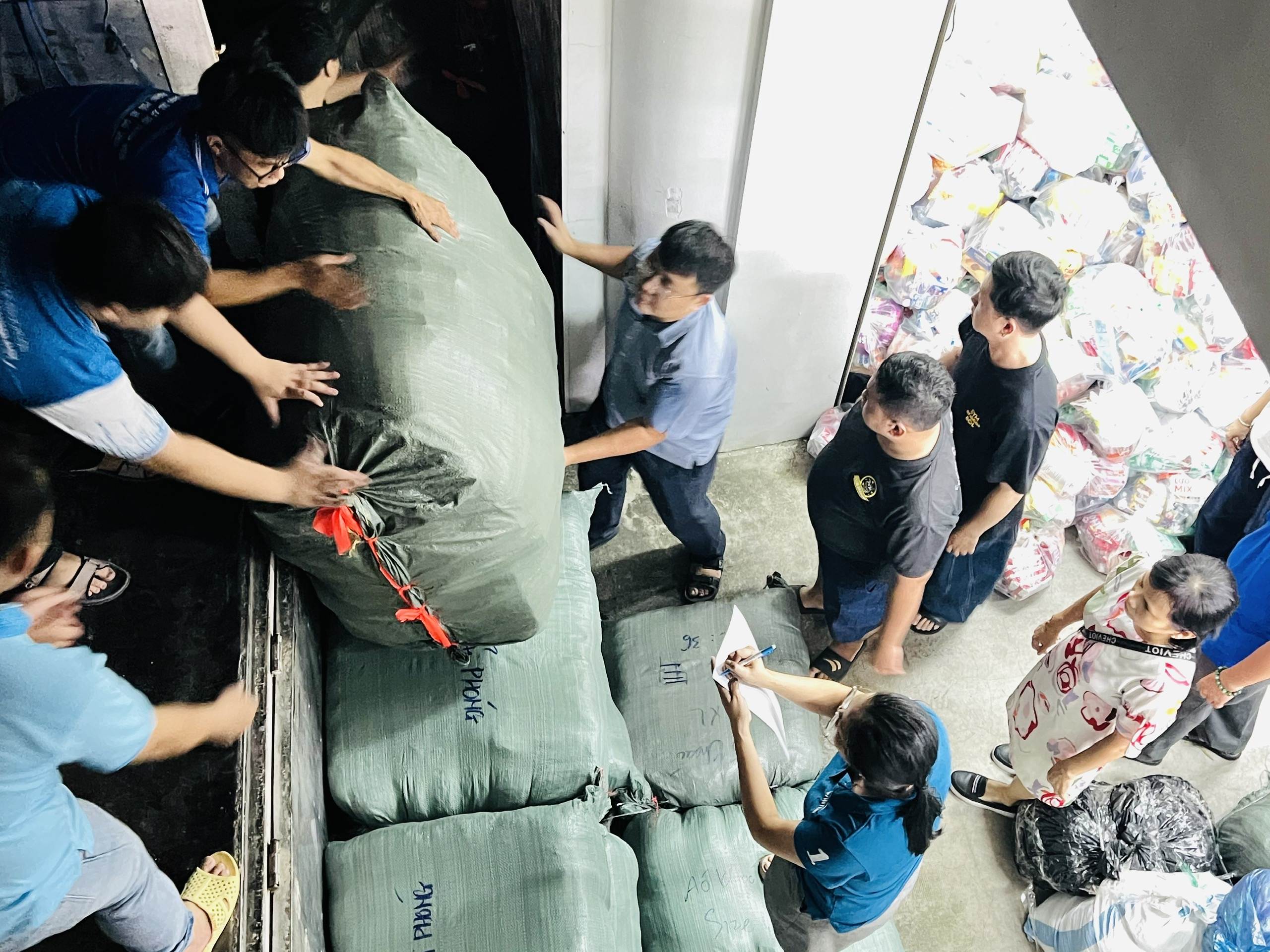 Danh sách địa điểm tiếp nhận hàng cứu trợ của TPHCM 5 Danh sách các điểm tiếp nhận hàng cứu trợ của TPHCM - Ảnh 1.