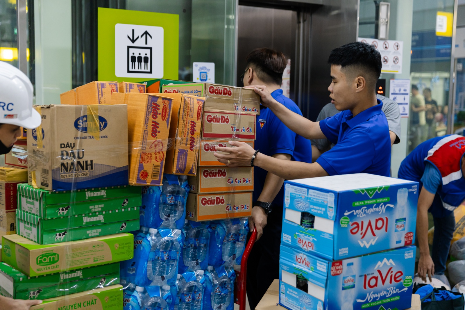 Cảnh tượng chưa từng thấy tại 14 nhà ga metro TPHCM- Ảnh 8.