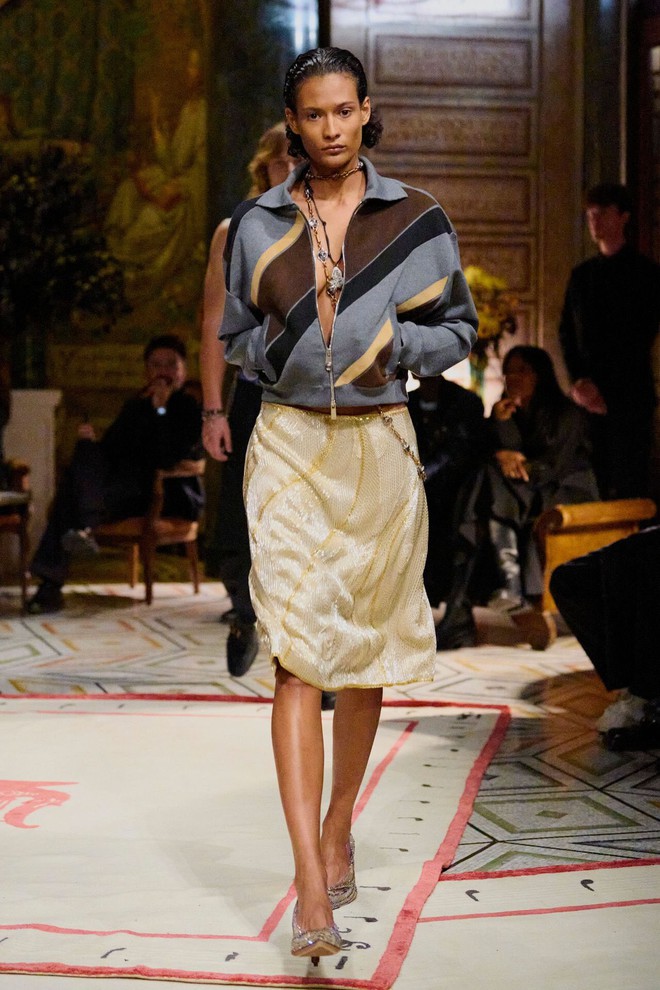 Phong cách Âu, Mỹ hiện đại với các kiểu áo khoác thu đông khỏe khoắn- Ảnh 6.