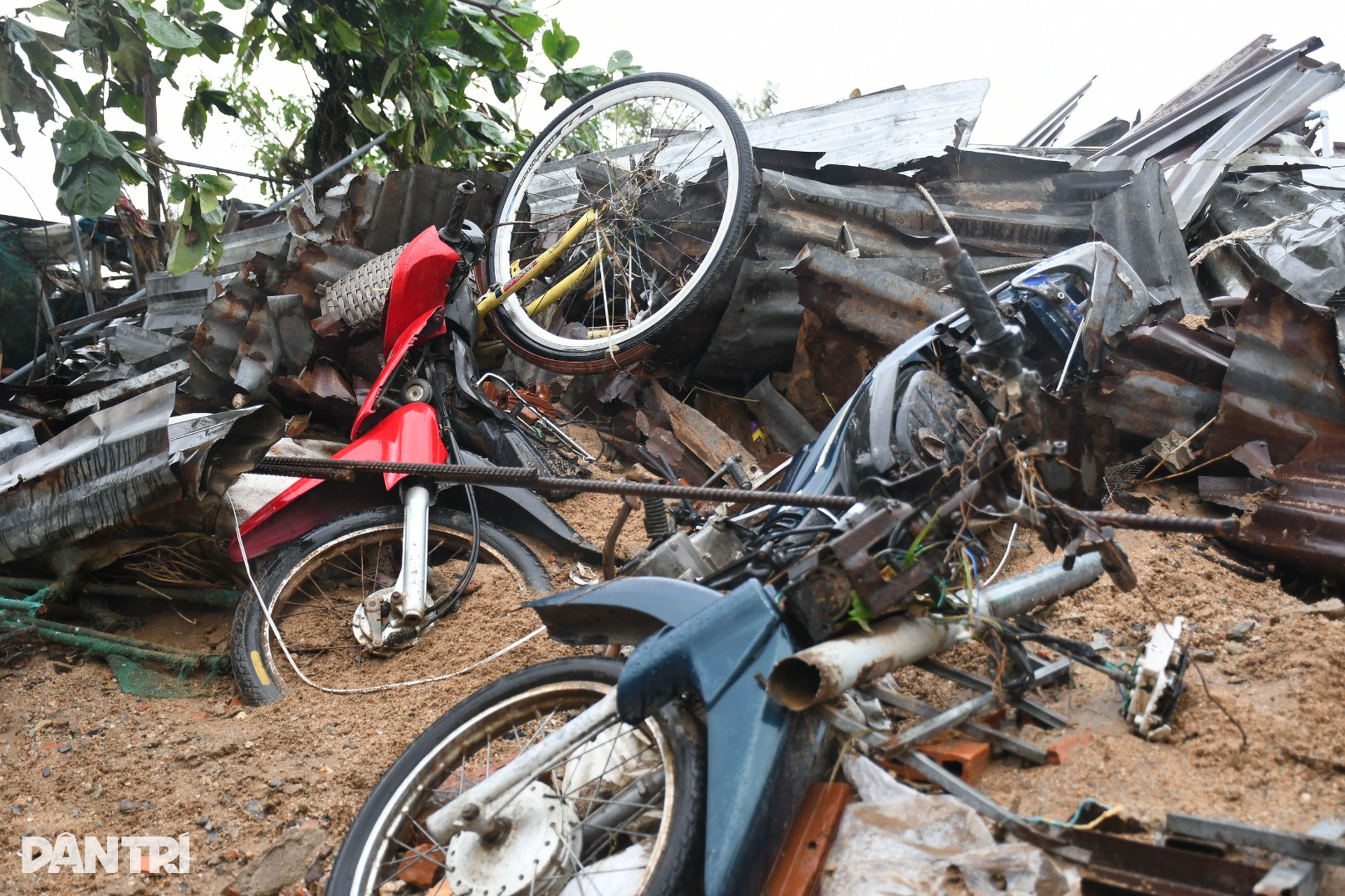 Nơi cơn đại hồng thủy vừa đi qua - 9