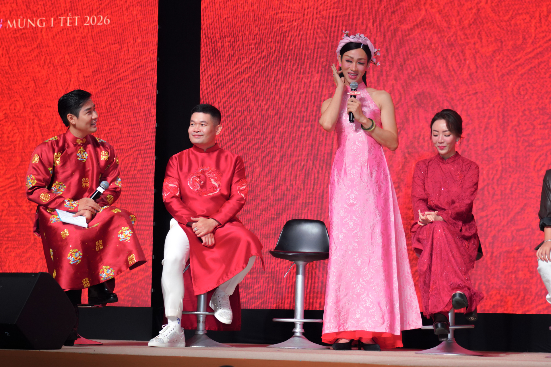 1763835187 192 Xuan Hinh lam dam cuoi o tuoi U60