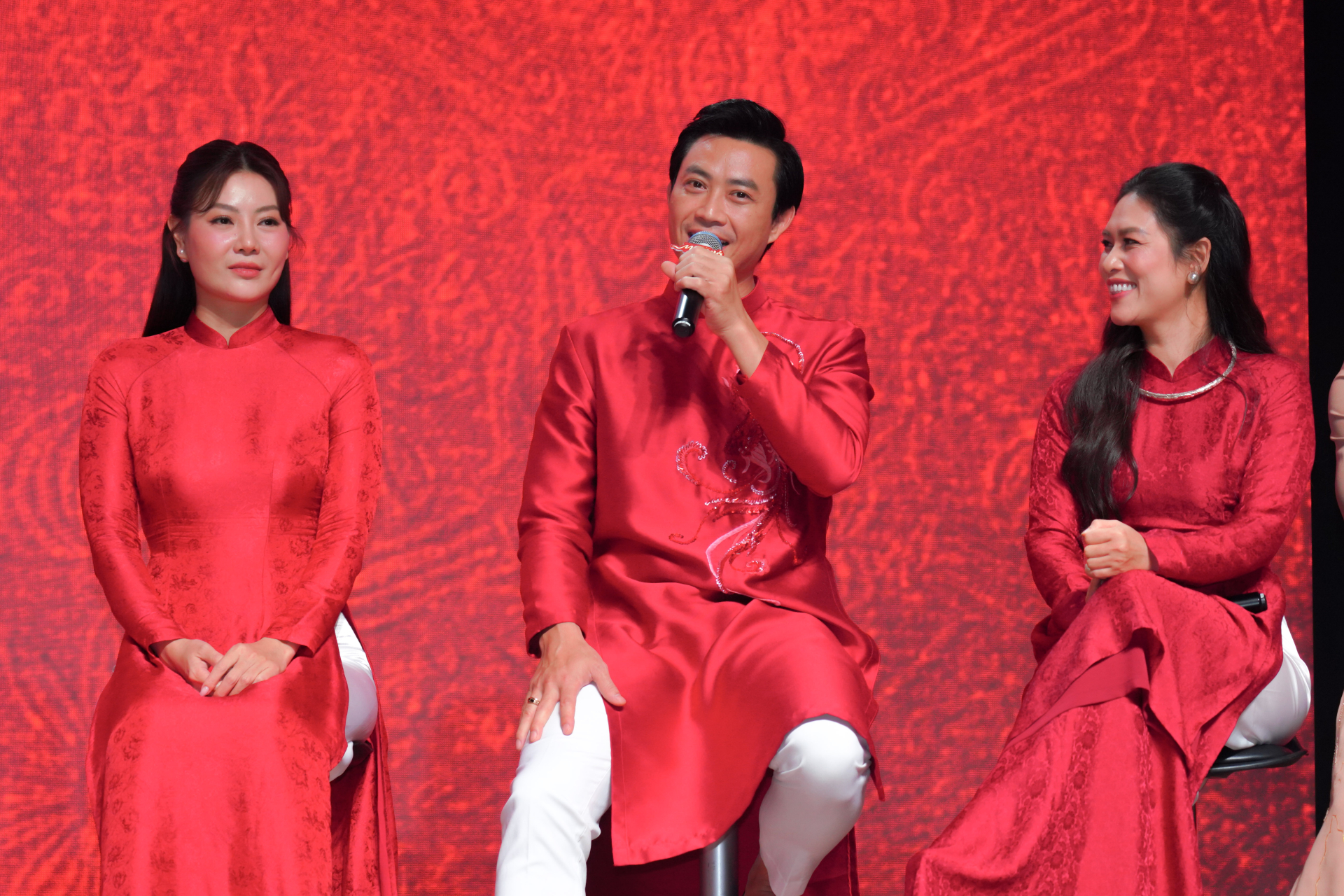 1763835189 853 Xuan Hinh lam dam cuoi o tuoi U60