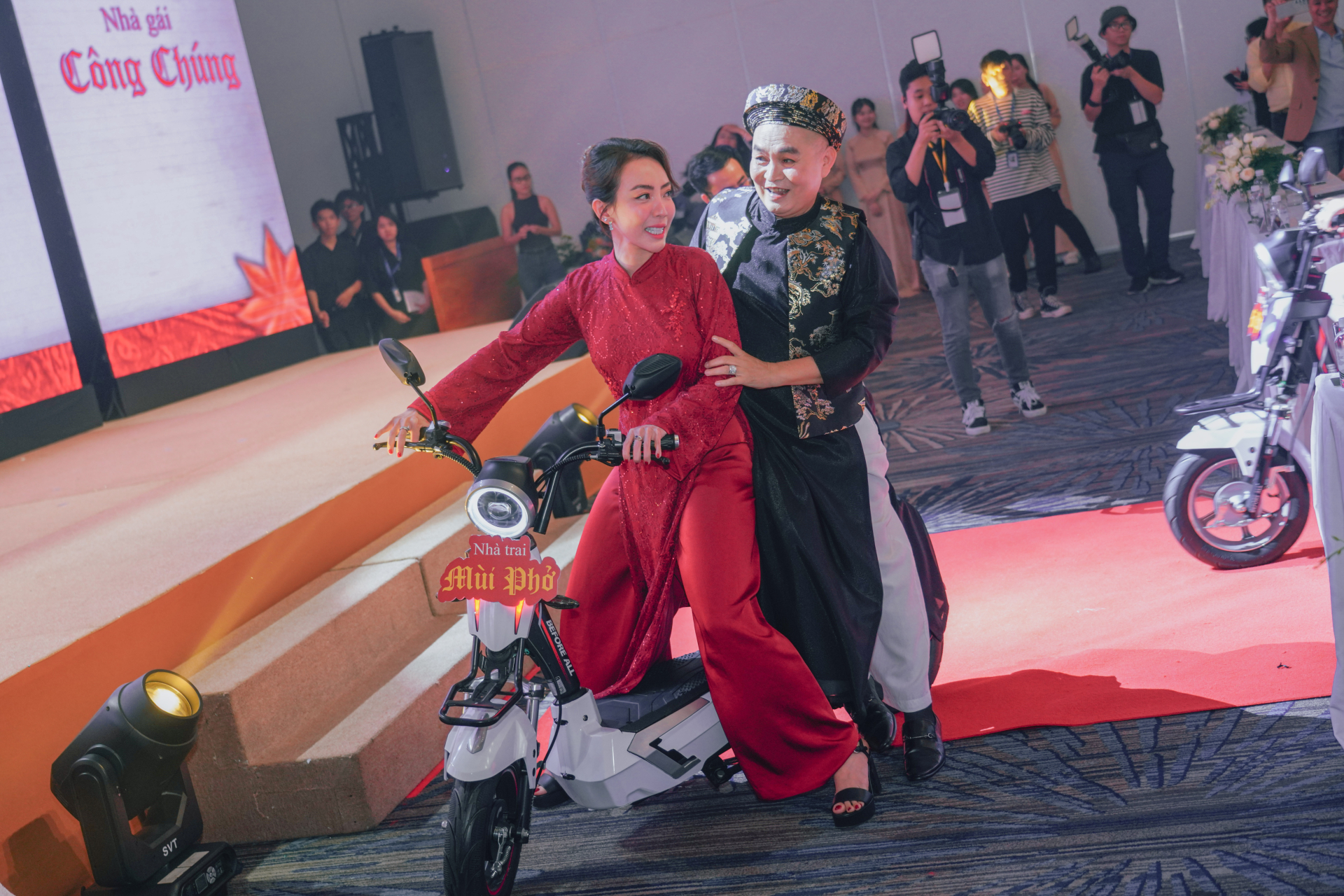 1763835194 108 Xuan Hinh lam dam cuoi o tuoi U60