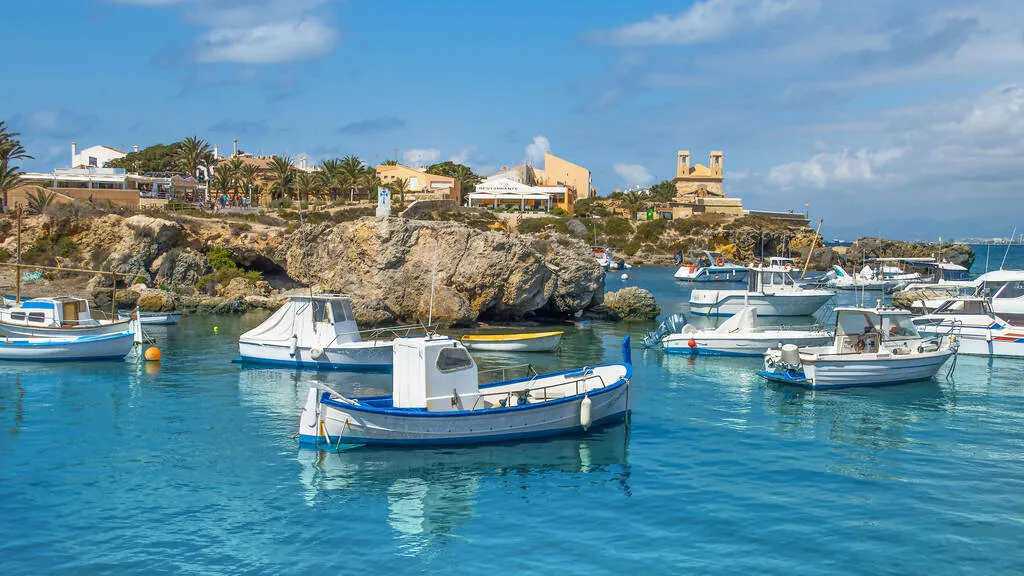 Alicante nằm trên bờ biển Địa Trung Hải phía Nam Tây Ban Nha, ít mưa và nhiều nắng quanh năm. Ảnh: Shutterstock.