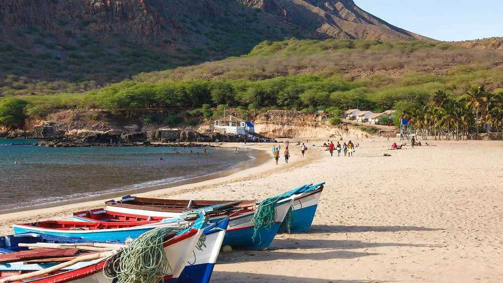 Praia là một trong những điểm đến ấm áp và khô ráo bởi lượng mưa thấp. Ảnh: Shutterstock.