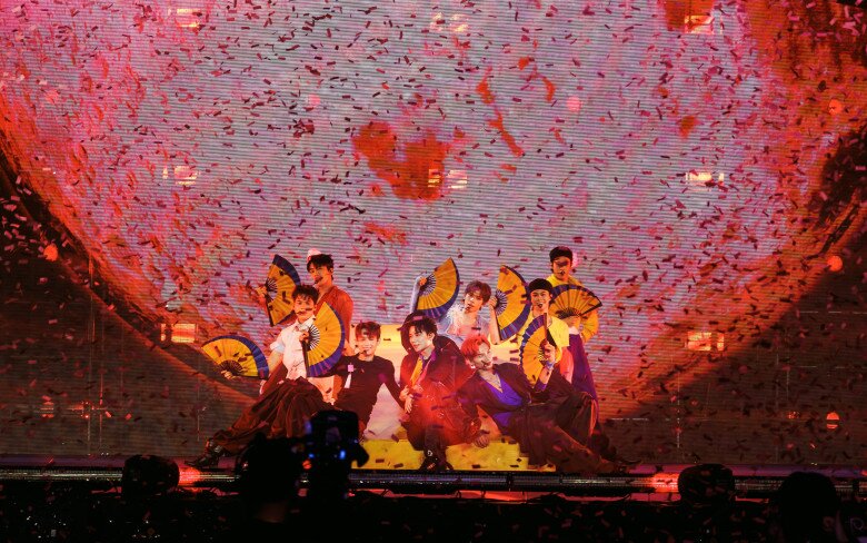 "Tân binh toàn năng" tập 8: Soobin Hoàng Sơn khóc nghẹn vì không bảo vệ được học trò, 1 thí sinh bị loại 3 Thầy trò Soobin Hoàng Sơn sử dụng chất liệu âm nhạc truyền thống kết hợp với sự giao thoa hiện đại.