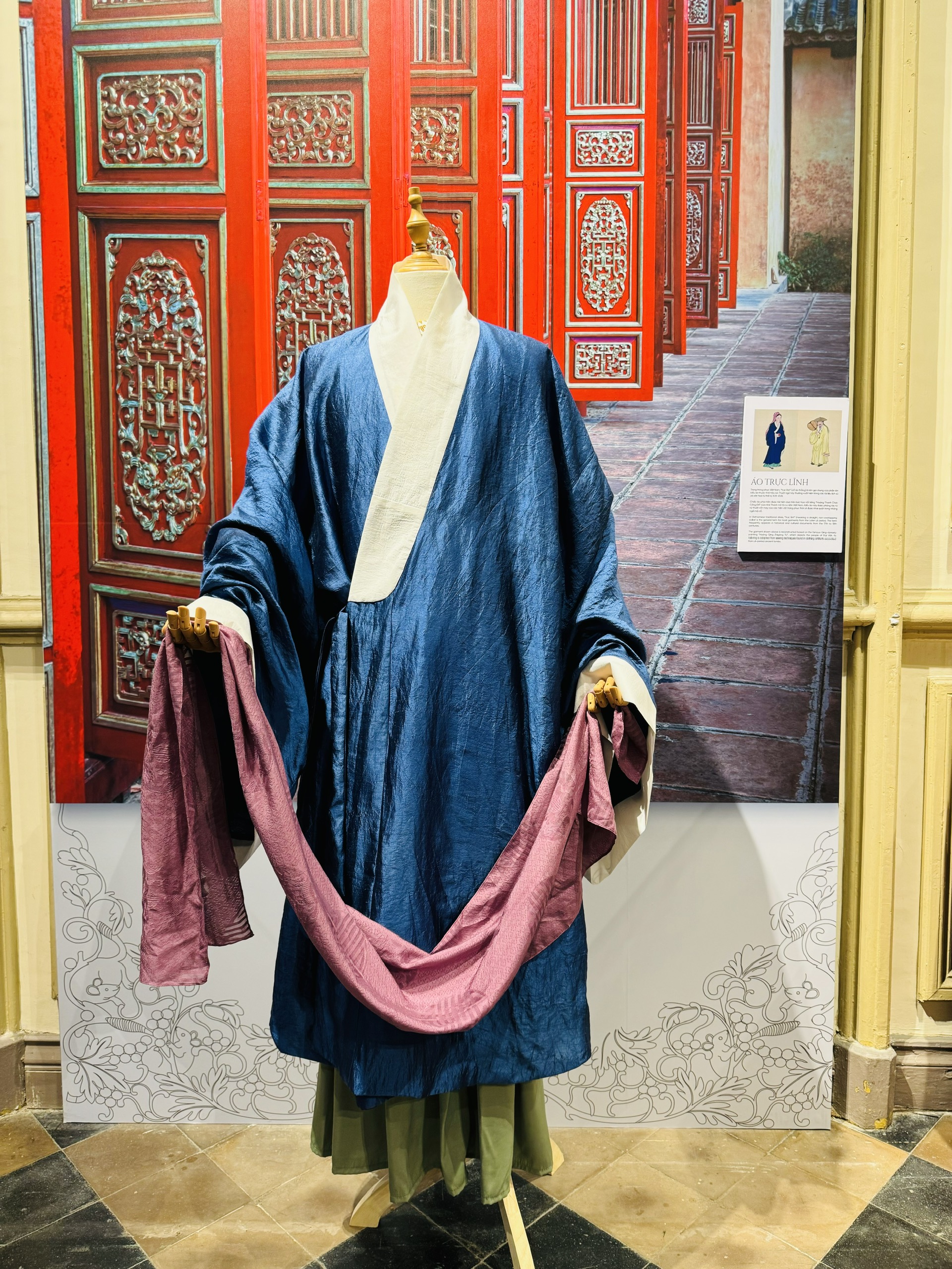 'Nam diện - y phục người Việt qua ba thế kỷ' có gì lạ?- Ảnh 2.