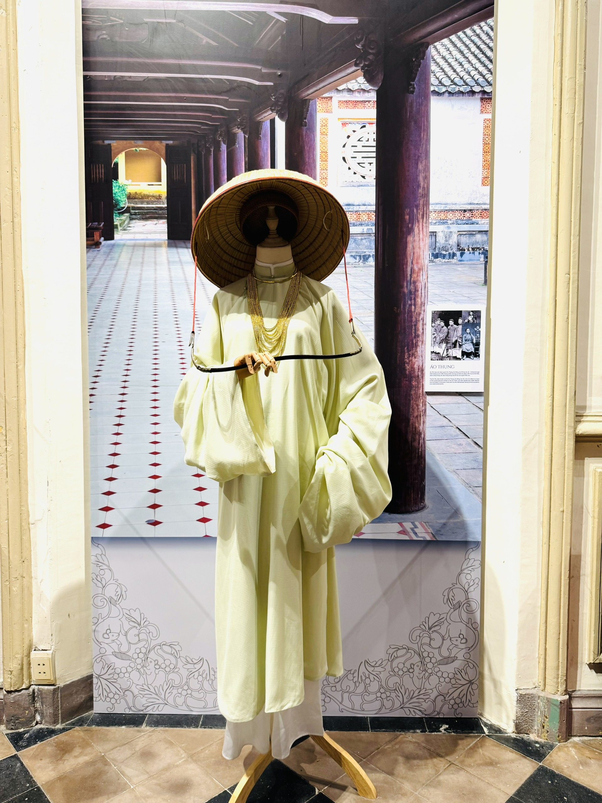 'Nam diện - y phục người Việt qua ba thế kỷ' có gì lạ?- Ảnh 8.