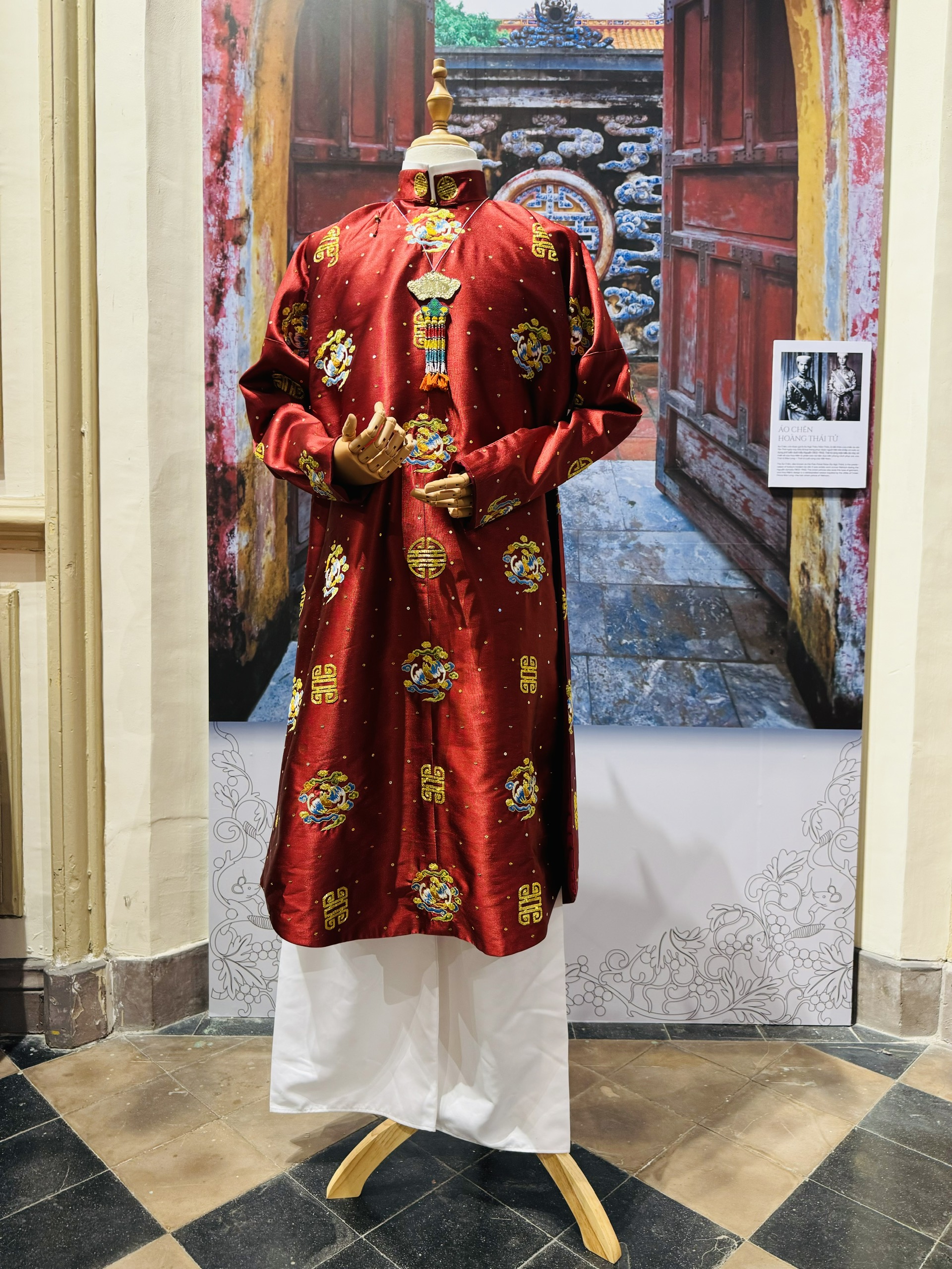 'Nam diện - y phục người Việt qua ba thế kỷ' có gì lạ?- Ảnh 9.