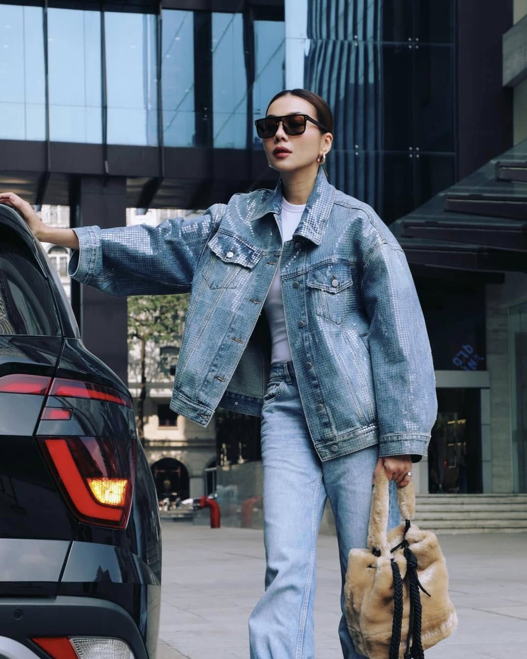 Phụ nữ trên 40 tuổi muốn mặc quần jeans đẹp thì hãy học Phạm Thanh Hằng, đảm bảo sành điệu suốt 4 mùa 10 Phụ nữ trên 40 tuổi muốn mặc quần jeans đẹp thì hãy học Phạm Thanh Hằng, đảm bảo sành điệu suốt 4 mùa - Ảnh 10.