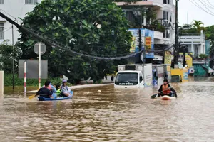 Bạn đọc báo Pháp Luật TP.HCM ủng hộ người dân miền Trung bị bão lũ