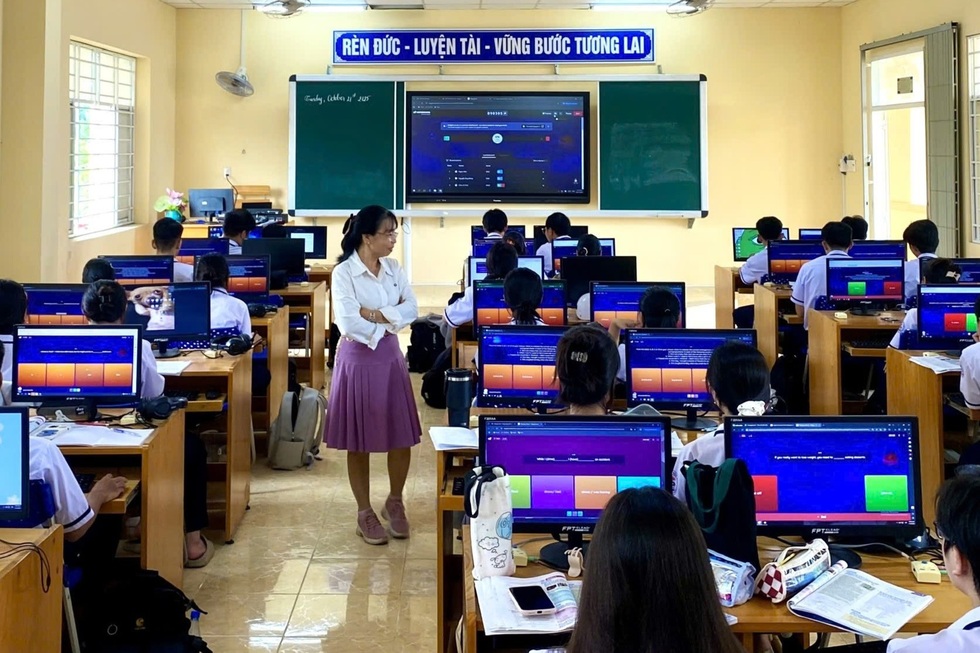 Cô giáo U60 với cách dạy tiếng Anh thu hút học trò - 3