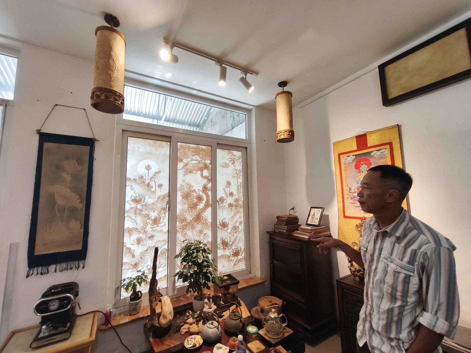 Kỹ nghệ độc lạ: Tuyệt chiêu dùng 'dao nước' trên giấy dừa- Ảnh 4.