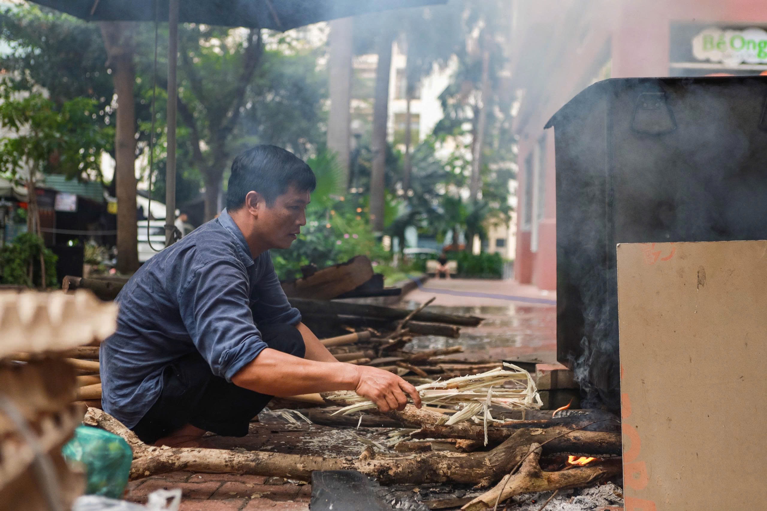 Tấm lòng người TP.HCM giúp vùng lũ: 'Nửa đêm đi gõ cửa các cửa hàng bán nếp'- Ảnh 9.