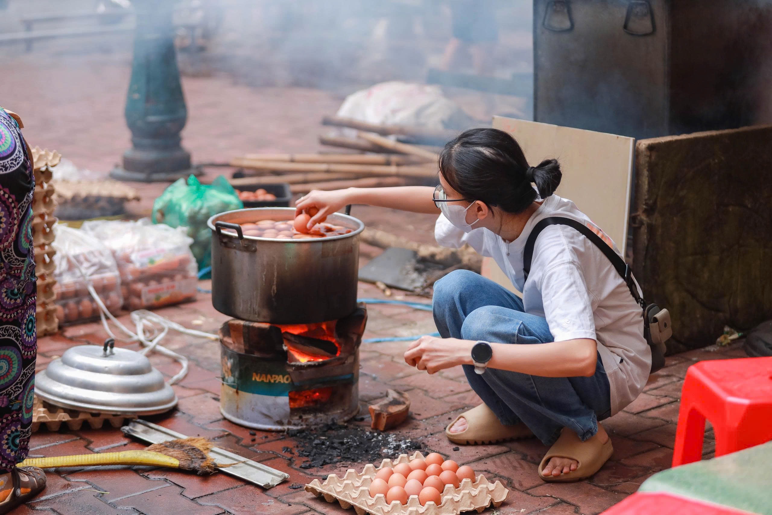 Tấm lòng người TP.HCM giúp vùng lũ: 'Nửa đêm đi gõ cửa các cửa hàng bán nếp'- Ảnh 12.