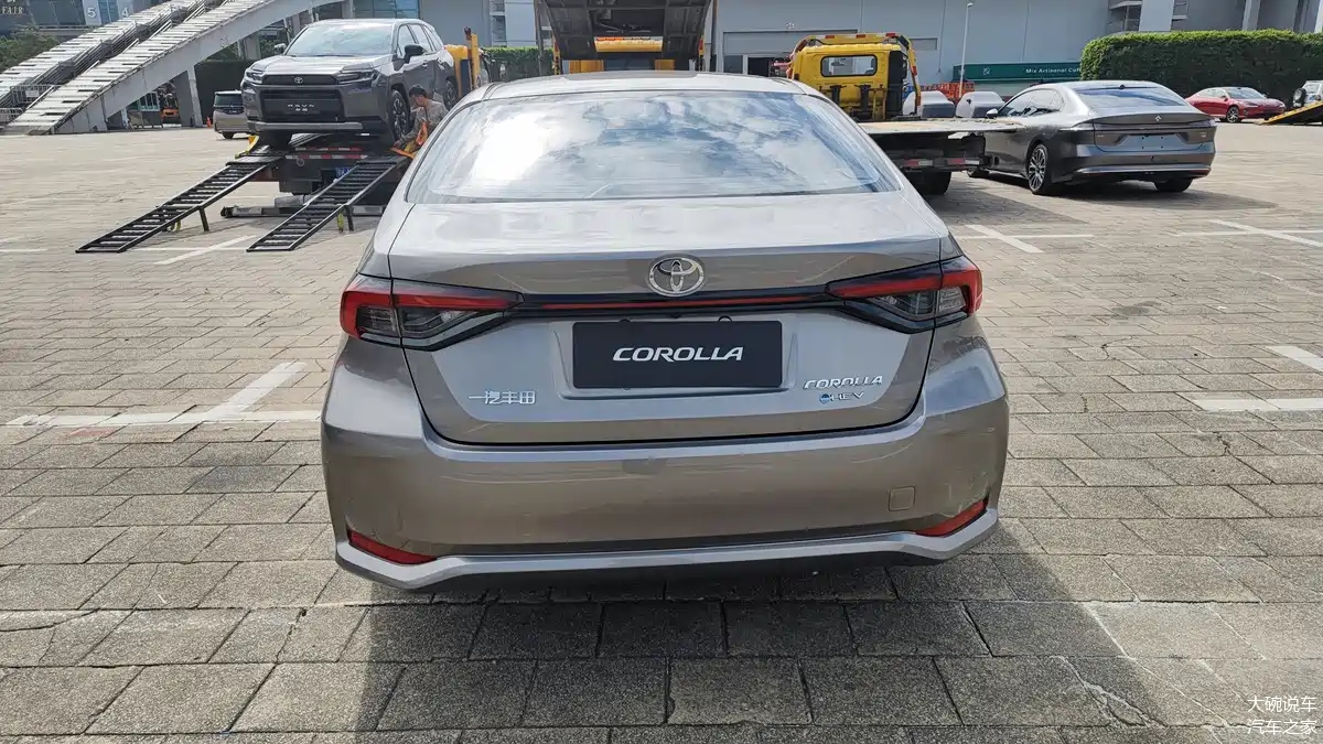 Toyota Corolla Altis - Ảnh 16.