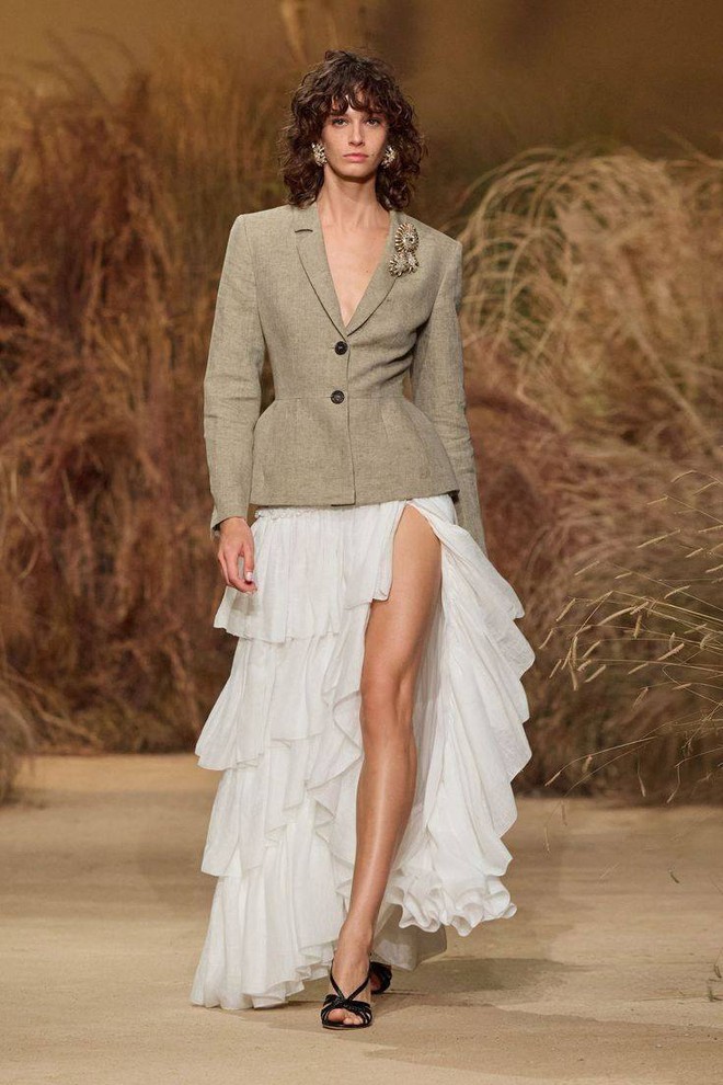 Những mẫu váy áo giúp các nàng bánh bèo chiếm trọn spotlight- Ảnh 8. Những mẫu váy áo giúp các nàng bánh bèo chiếm trọn spotlight- Ảnh 8.