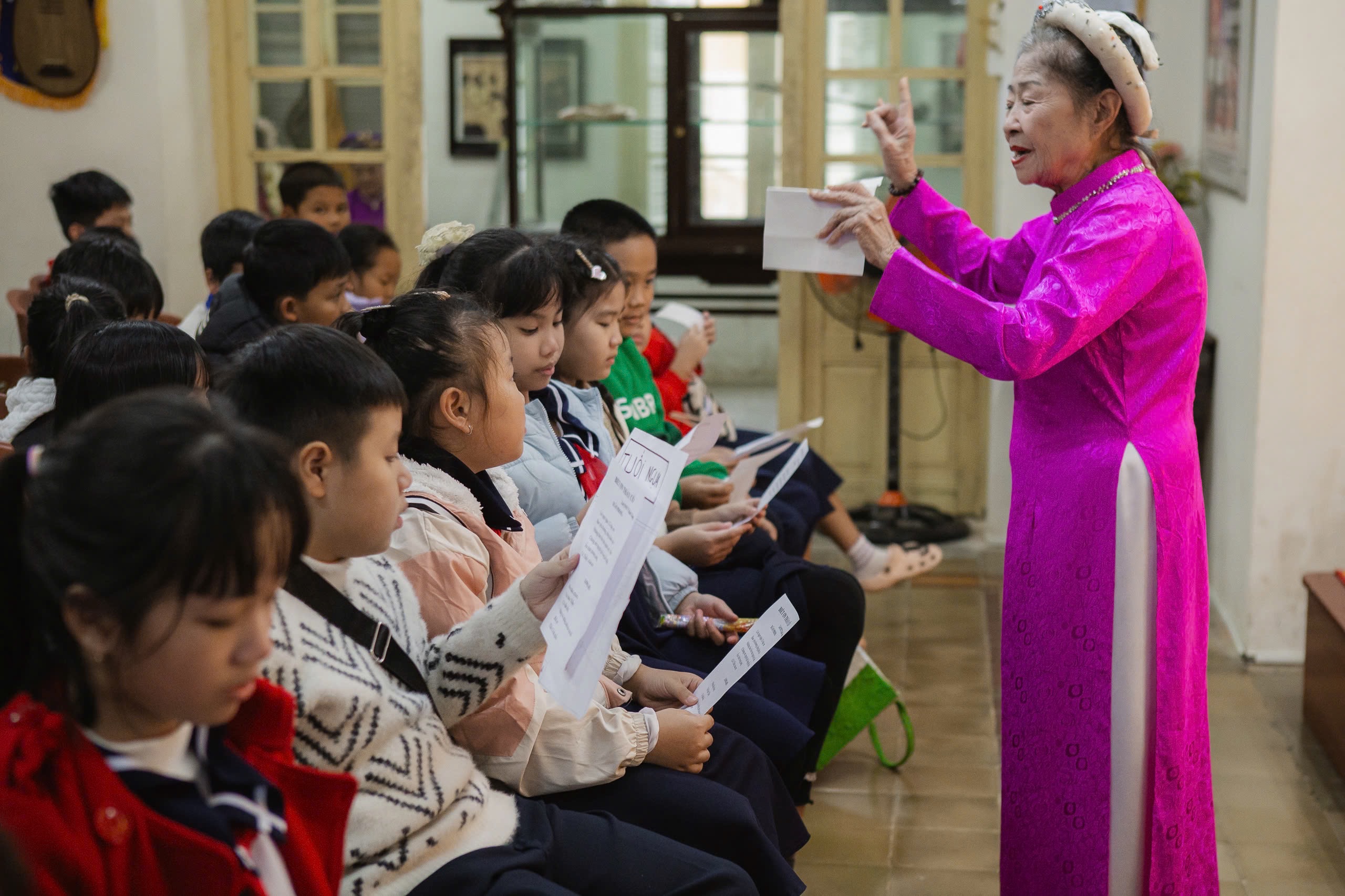 Đưa sách, ca Huế đến gần hơn với học sinh tiểu học- Ảnh 3.