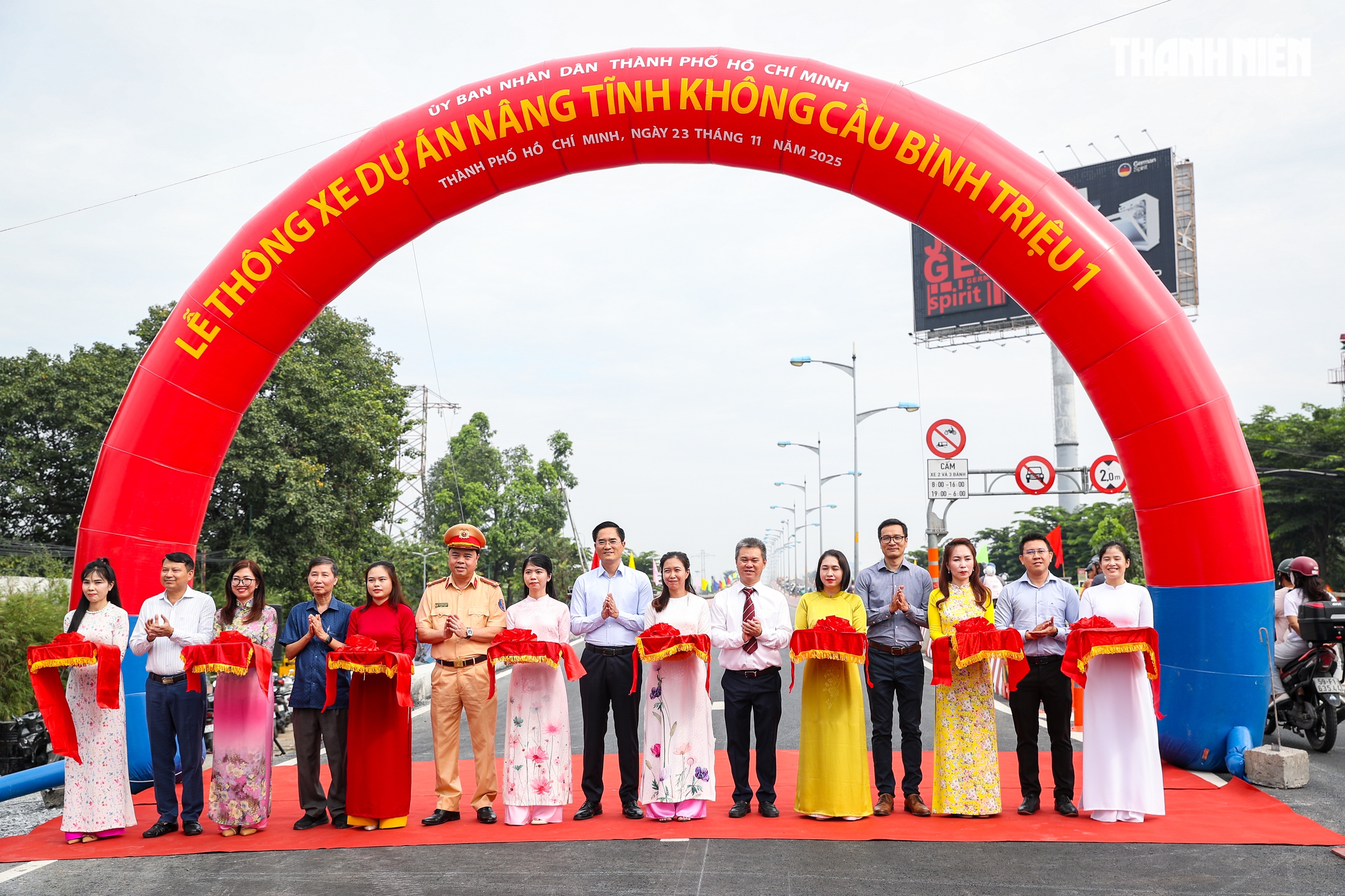 Cầu Bình Triệu 1 chính thức thông xe sau khi nâng tĩnh không lên hơn 1 mét- Ảnh 3.