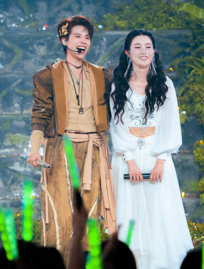 "Anh trai say hi" tập 11: Vũ Cát Tường đưa vợ xuất thân "danh gia vọng tộc" lên sân khấu, 7 nghệ sĩ bị loại 2 Vũ Cát Tường đưa vợ lên sân khấu “Trực giác” đậm chất Á Đông.