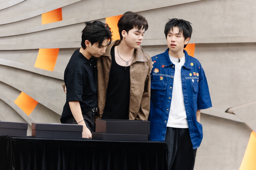 1763873130 805 Tan binh toan nang tap 8 SOOBIN khoc nghen them