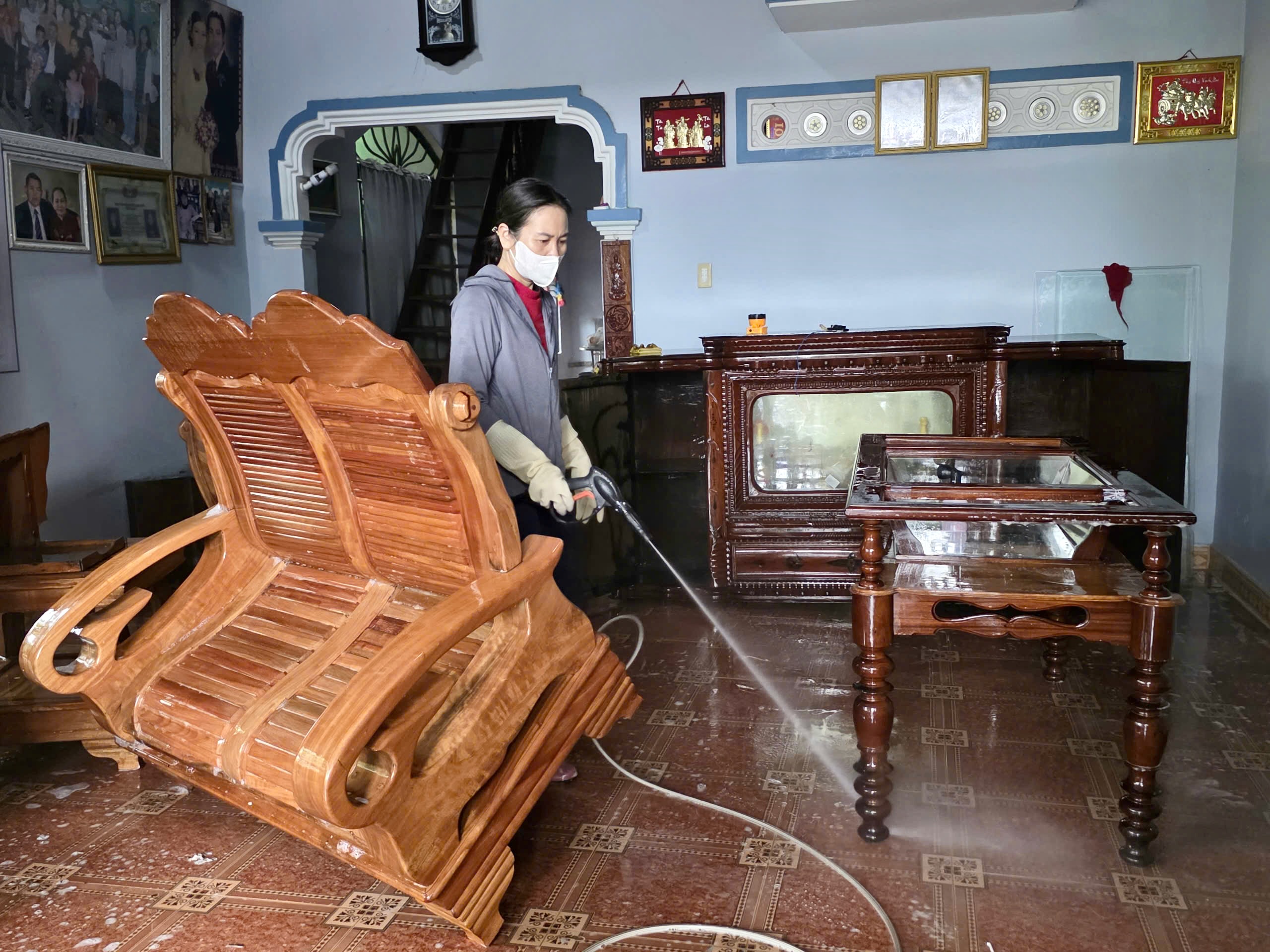 Xã Hòa Thịnh gượng dậy sau lũ, dân quân chung tay dọn dẹp nhà cửa, trường lớp 8 Xã Hòa Thịnh gượng dậy sau lũ, dân quân chung tay dọn dẹp nhà cửa, trường lớp - Ảnh 8.