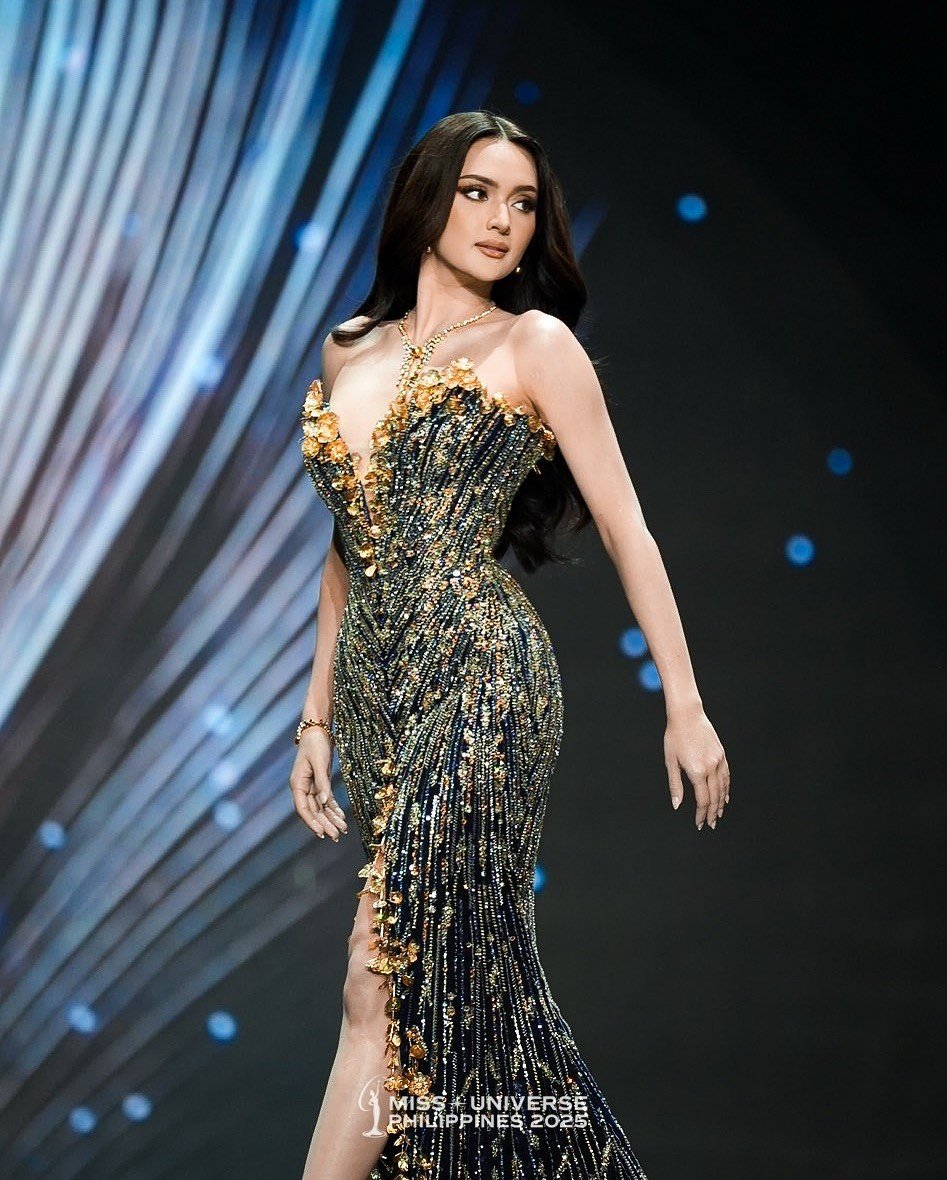 Ahtisa là gương mặt quen thuộc tại nhiều sân chơi nhan sắc trong nước và quốc tế, từng thi Binibining Pilipinas (Hoa hậu Philippines 2018), dừng chân ở vị trí thứ ba. Sau đó, đơn vị nắm bản quyền cử cô tham gia Miss International 2028 ở Nhật Bản và giành á hậu 1. Năm 2024, cô thi Hoa hậu Hoàn vũ Philippines 2024, giành ngôi á hậu 2. Người đẹp được trao tấm vé đến Miss Cosmo, tổ chức ở Việt Nam nhưng dừng chân ở top 10.