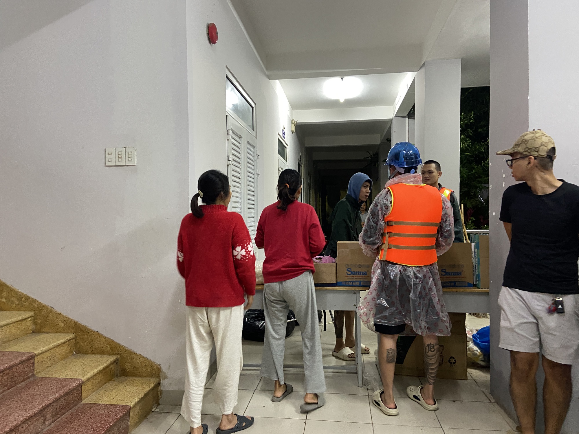 Người đàn ông xăm trổ kín mình và nhóm bạn 