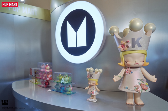 Sự kiện triển lãm “MEGA SPACE MOLLY: Hello, Moon” – Lạc trôi vào vũ trụ kỳ ảo giữa lòng Hà Nội!- Ảnh 4. Sự kiện triển lãm “MEGA SPACE MOLLY: Hello, Moon” – Lạc trôi vào vũ trụ kỳ ảo giữa lòng Hà Nội!- Ảnh 4.