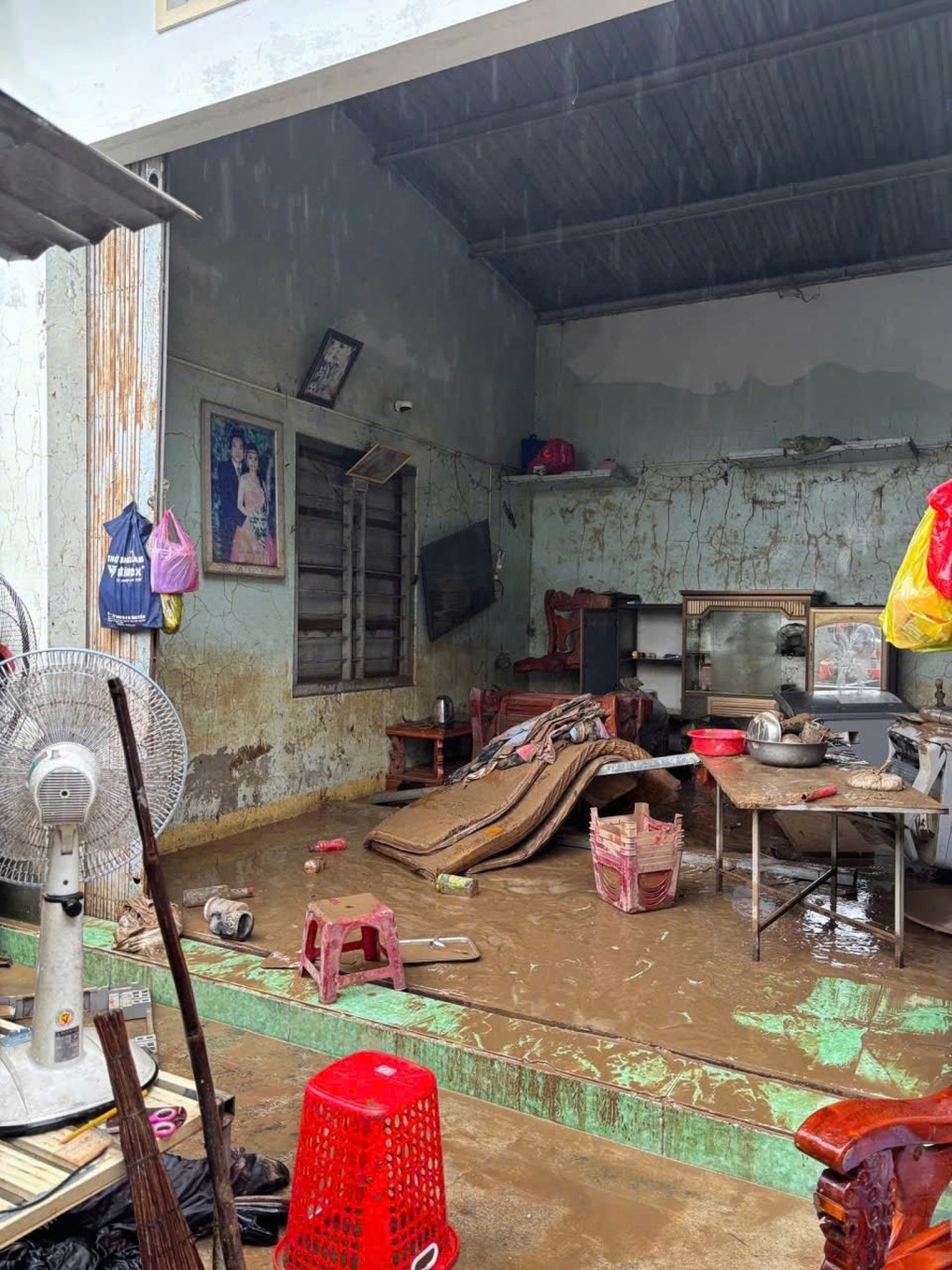 Cô giáo tiểu học ở Đắk Lắk kêu cứu, tha thiết xin cứu trợ vào các thôn sâu - 3 Cô giáo tiểu học ở Đắk Lắk kêu cứu, tha thiết xin cứu trợ vào các thôn sâu - 3