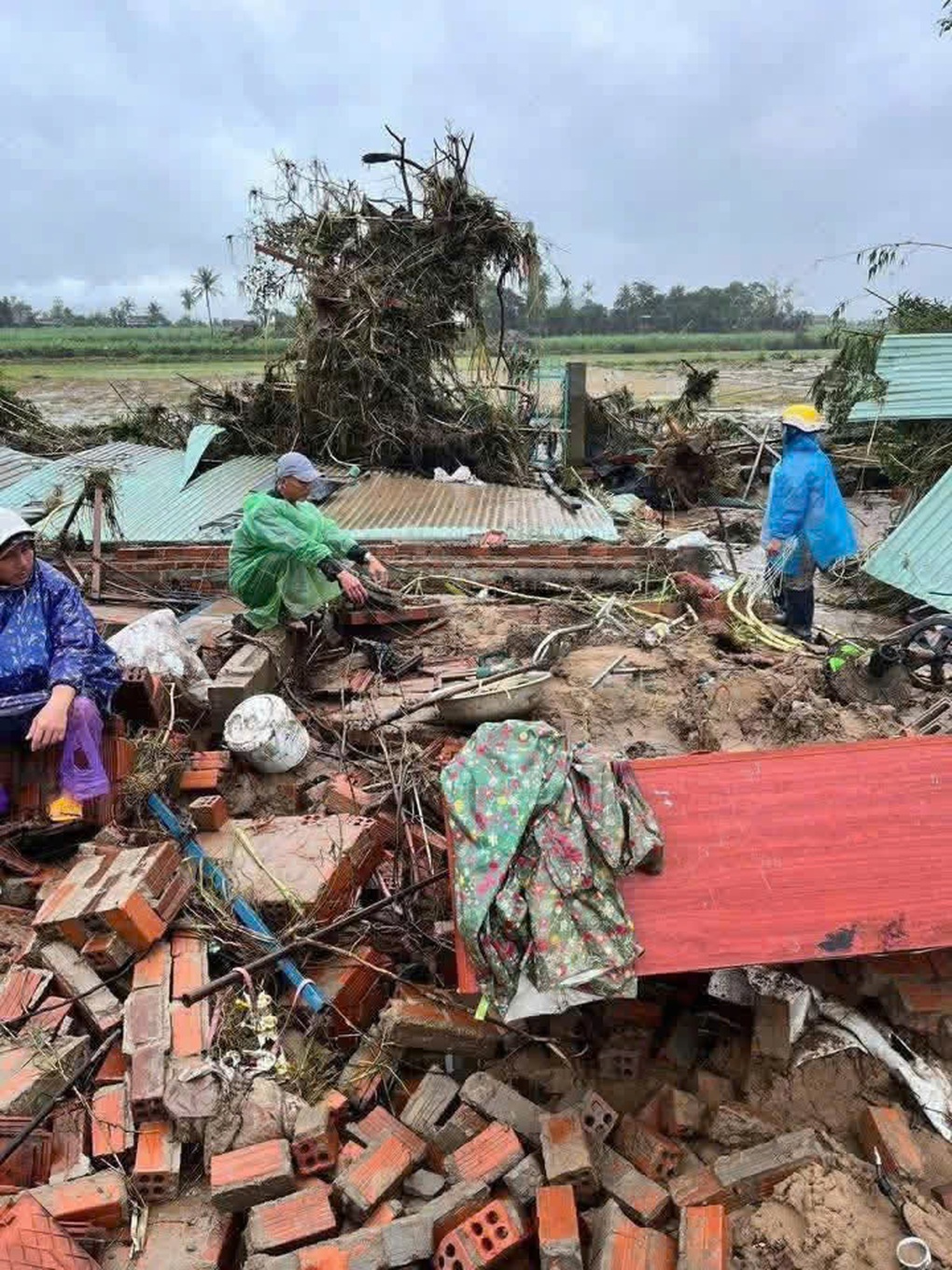 Cô giáo tiểu học ở Đắk Lắk kêu cứu, tha thiết xin cứu trợ vào các thôn sâu - 4 Cô giáo tiểu học ở Đắk Lắk kêu cứu, tha thiết xin cứu trợ vào các thôn sâu - 4