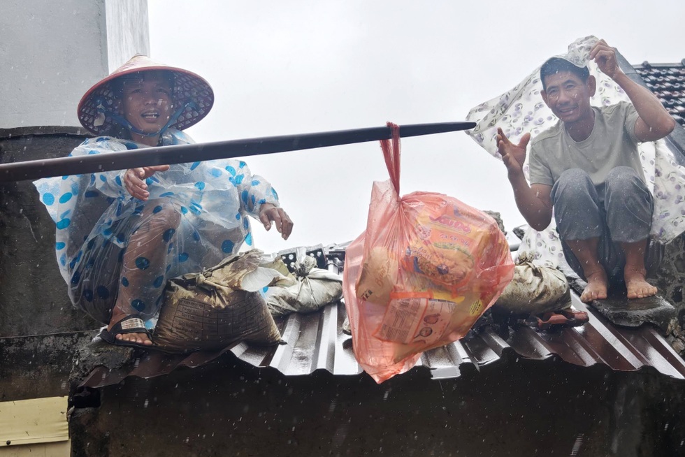Người hùng thầm lặng lao vào tâm lũ cứu đồng bào miền Trung - 3