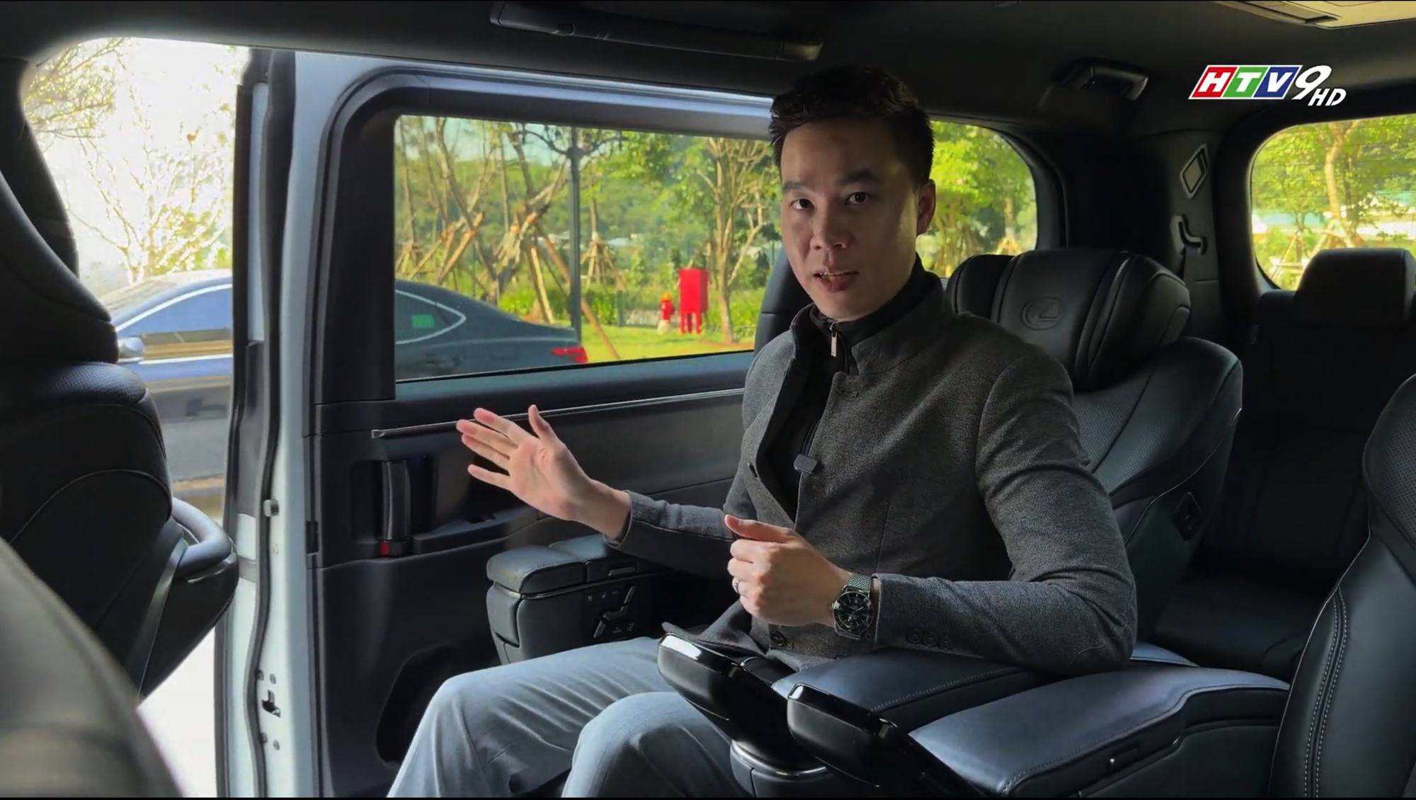 Ghế ‘ông chủ’ trên Lexus LM 500h hơn 5,7 tỉ đồng cho trải nghiệm như chuyên cơ trên mặt đất - Ảnh 3.