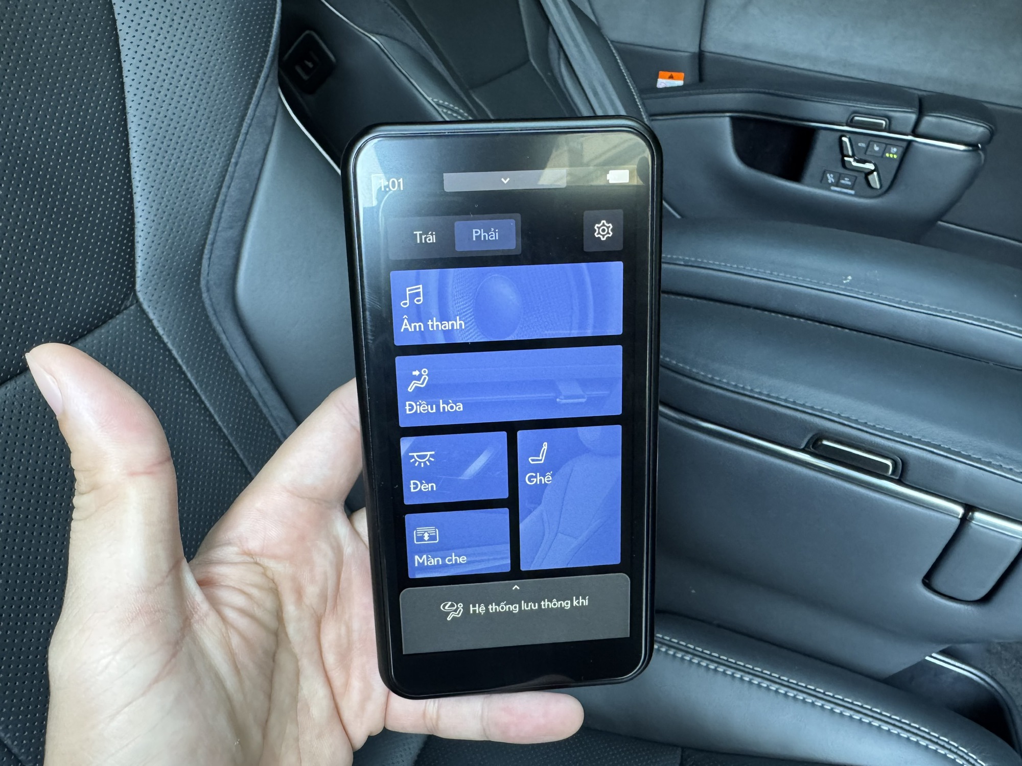 Ghế ‘ông chủ’ trên Lexus LM 500h hơn 5,7 tỉ đồng cho trải nghiệm như chuyên cơ trên mặt đất - Ảnh 7.