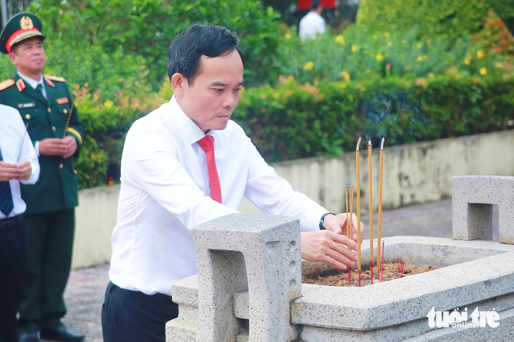 Lãnh đạo TP.HCM dâng hương, dự họp mặt kỷ niệm 85 năm ngày Nam Kỳ khởi nghĩa 2 Lãnh đạo TP.HCM dâng hương, dự họp mặt kỷ niệm 85 năm ngày Nam Kỳ khởi nghĩa - Ảnh 2.