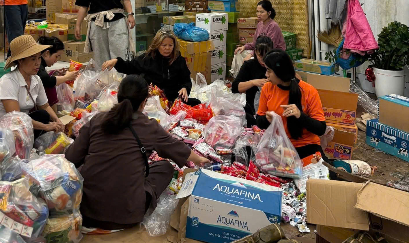 Đà Nẵng chung tay cứu trợ đồng bào vùng lũ Đắk Lắk đầy Xúc động - Ảnh 3. Đà Nẵng chung tay cứu trợ đồng bào vùng lũ Đắk Lắk đầy Xúc động - Ảnh 3.