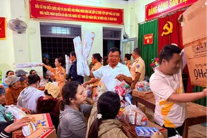 Nhiều chuyến xe hàng hóa cứu trợ đã đến với bà con vùng lũ Khánh Hòa, Đắk Lắk, Gia Lai