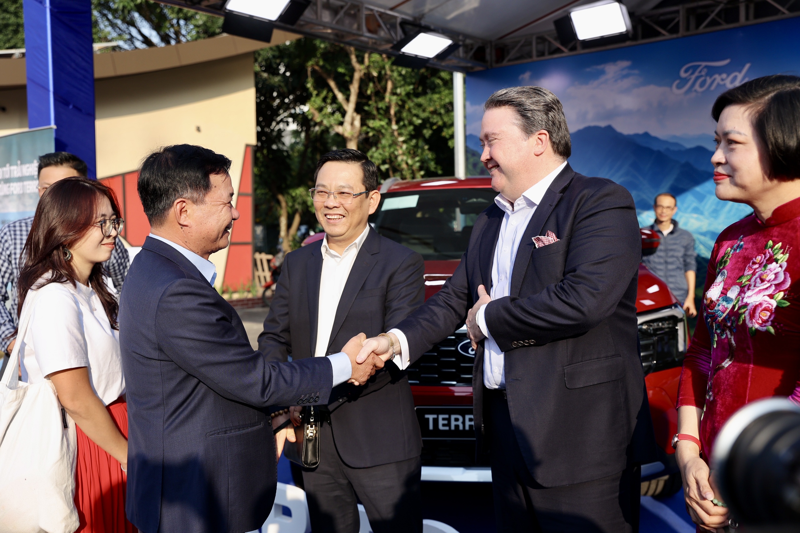 Tưng bừng giao lưu hữu nghị Việt Nam - Mỹ - Ảnh 11.