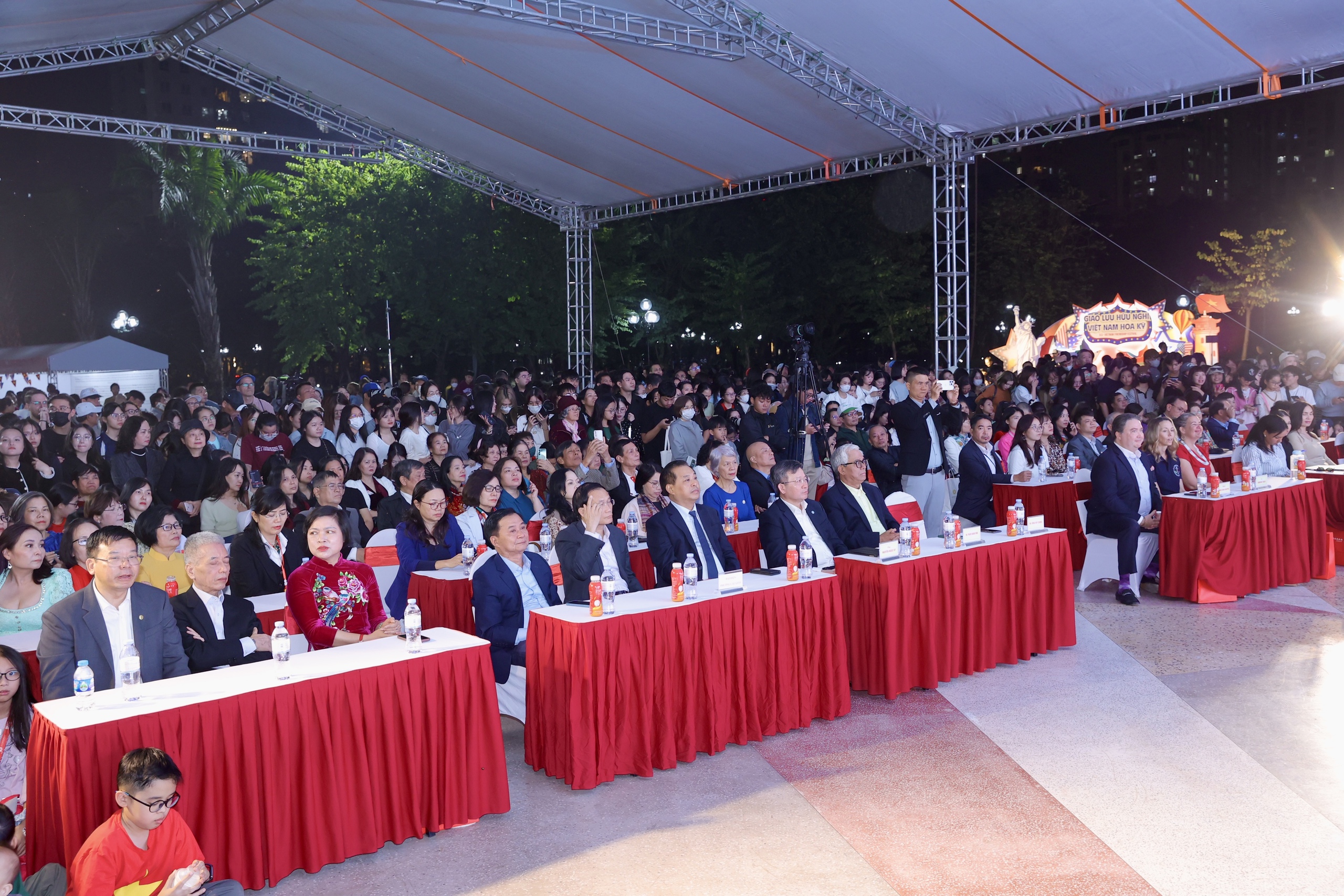 Tưng bừng giao lưu hữu nghị Việt Nam - Mỹ - Ảnh 21.