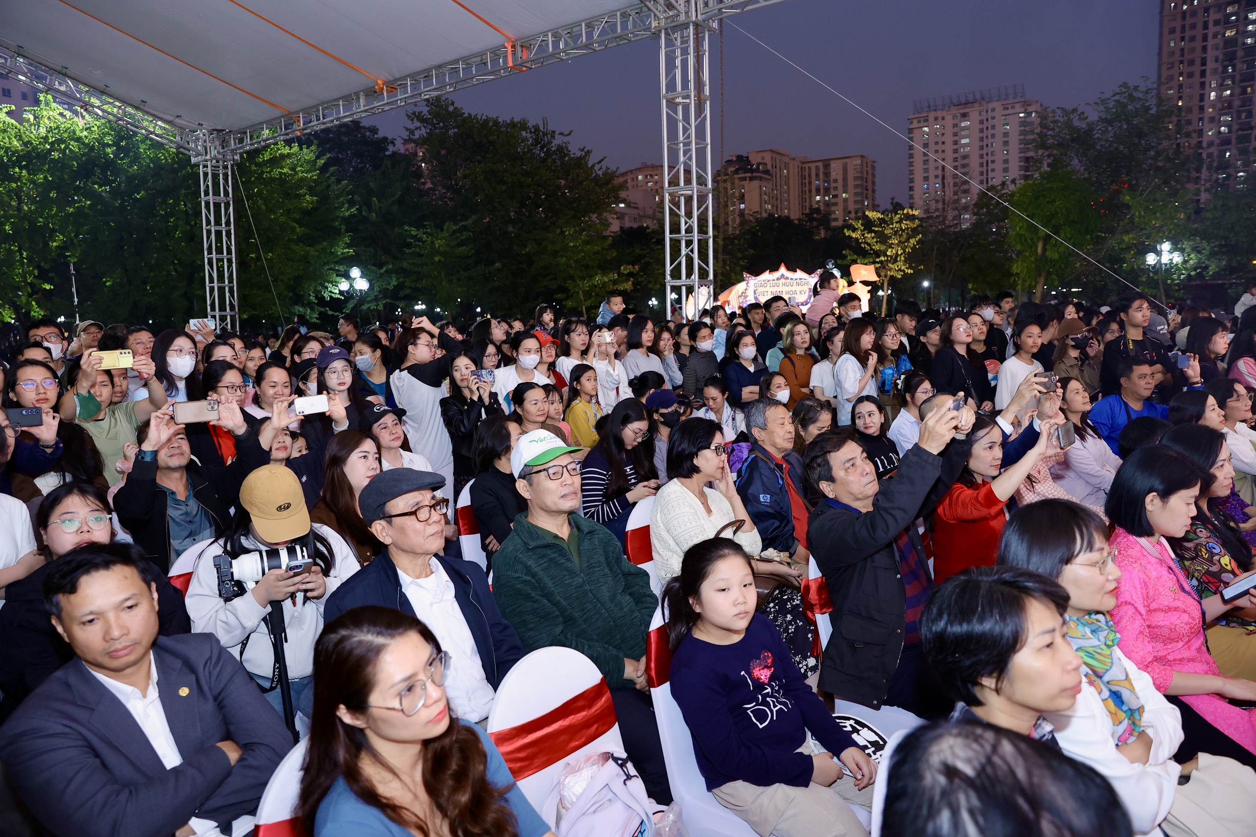 Tưng bừng giao lưu hữu nghị Việt Nam - Mỹ - Ảnh 22.