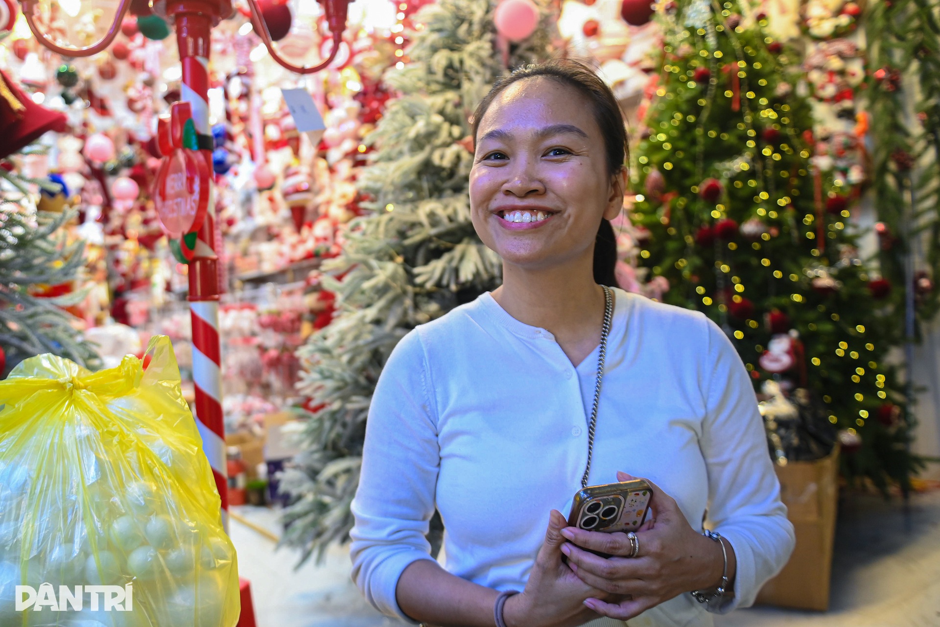 Xuyên đêm tháo mái che, mái vẩy và dọn dẹp vỉa hè trên phố Hàng Mã - 10