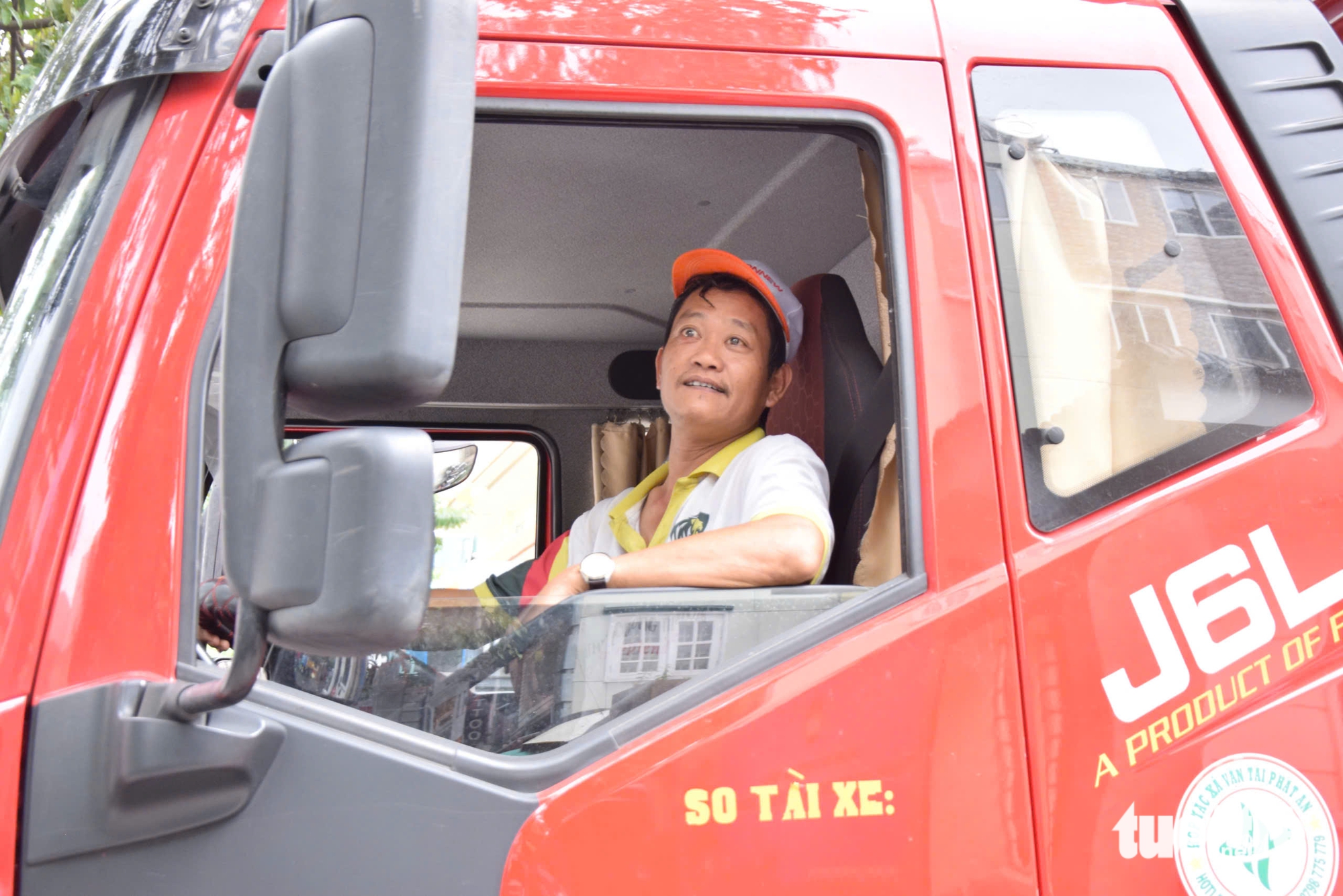 Người nước ngoài xắn tay áo, cùng đồng bào TP.HCM gửi yêu thương về miền Trung 9 Người nước ngoài xắn tay áo, cùng đồng bào TP.HCM gửi yêu thương về miền Trung - Ảnh 13.