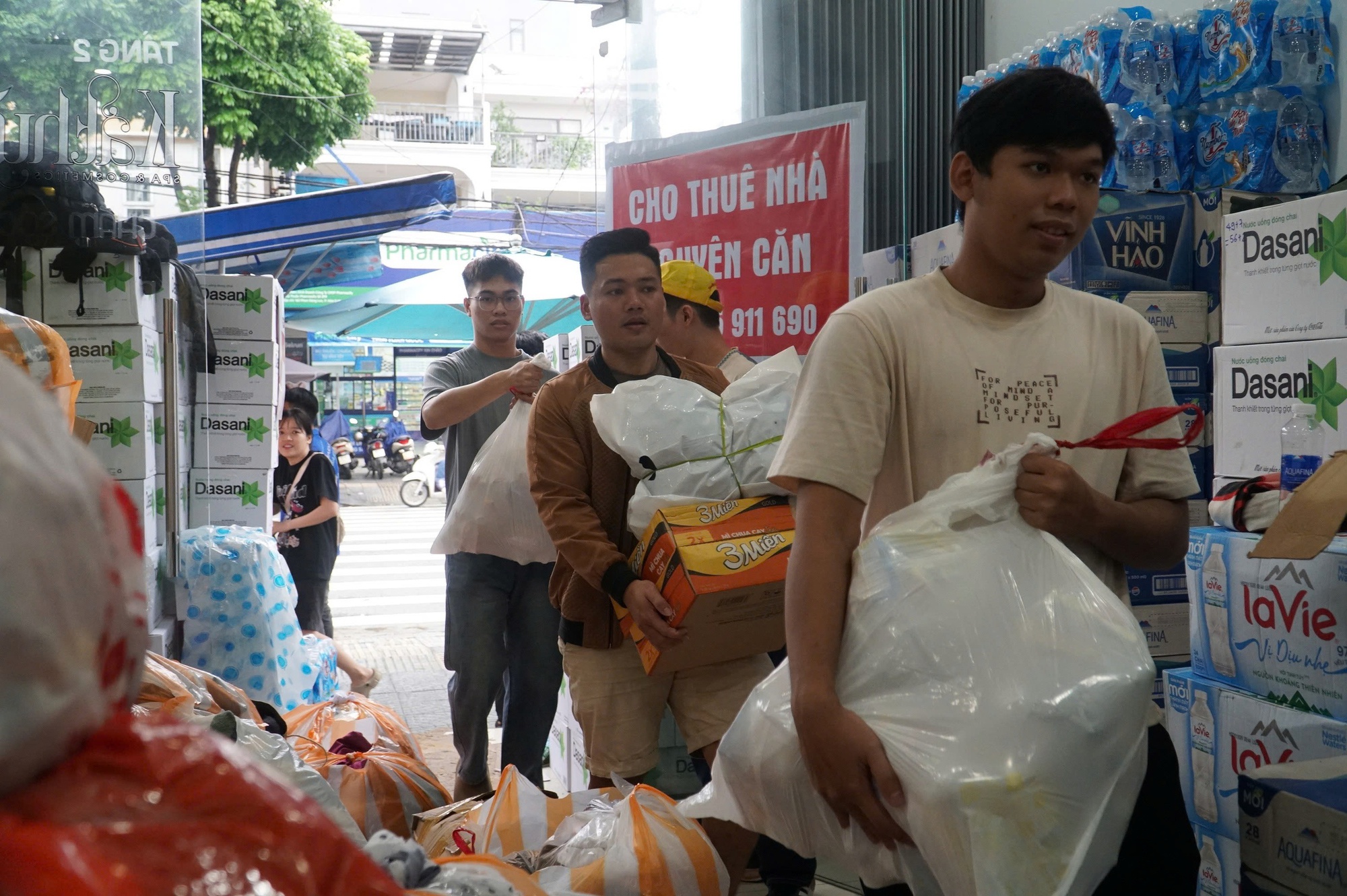 Xúc động với tấm lòng của người Đà Nẵng gửi đồng bào vùng lũ Đắk Lắk- Ảnh 7.