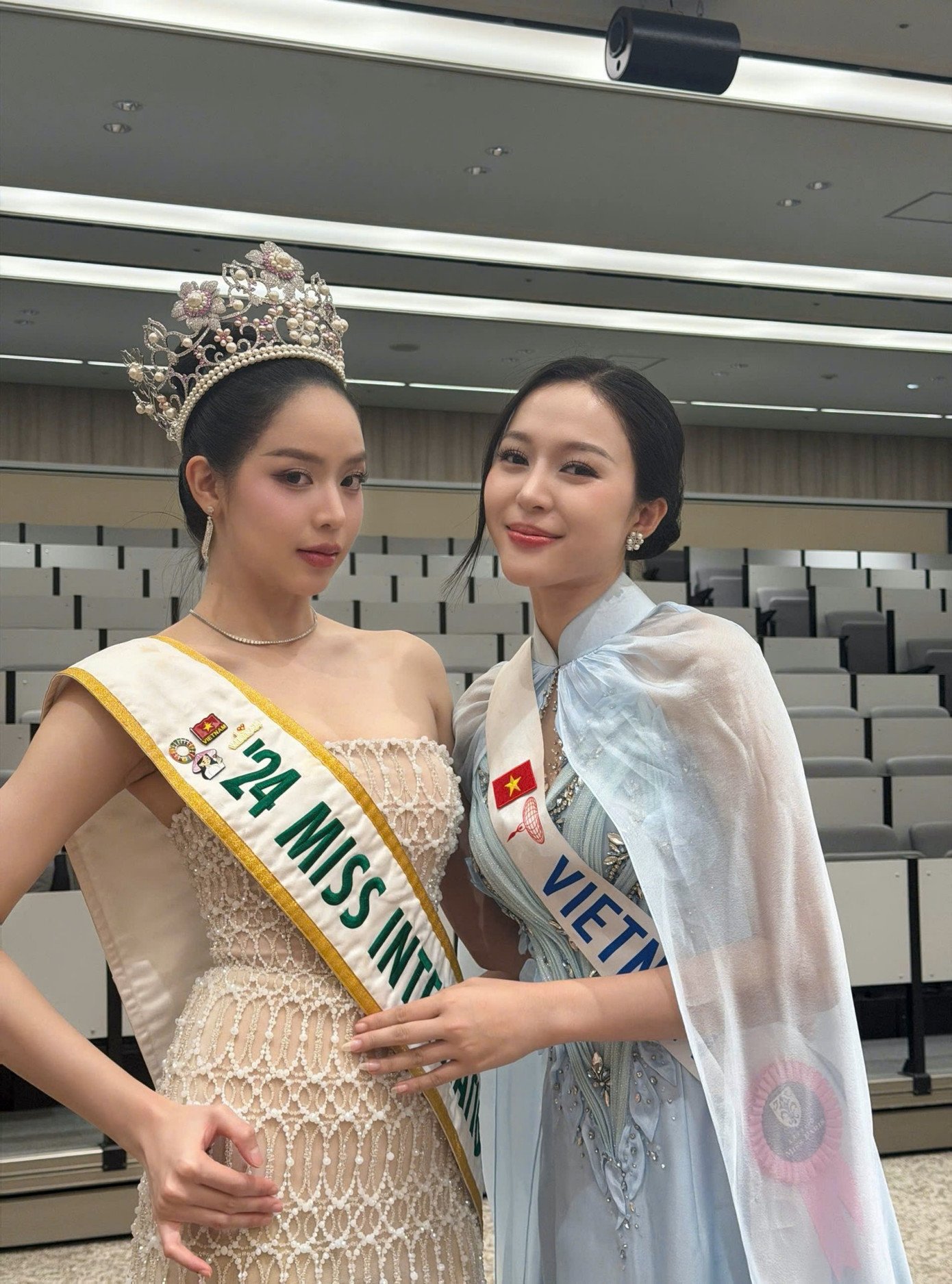 Miss International 2025: Kiều Duy đấu giá vòng ngọc trai cho hoạt động từ thiện 5 Miss International 2025: Kiều Duy đấu giá vòng ngọc trai cho hoạt động từ thiện - 5