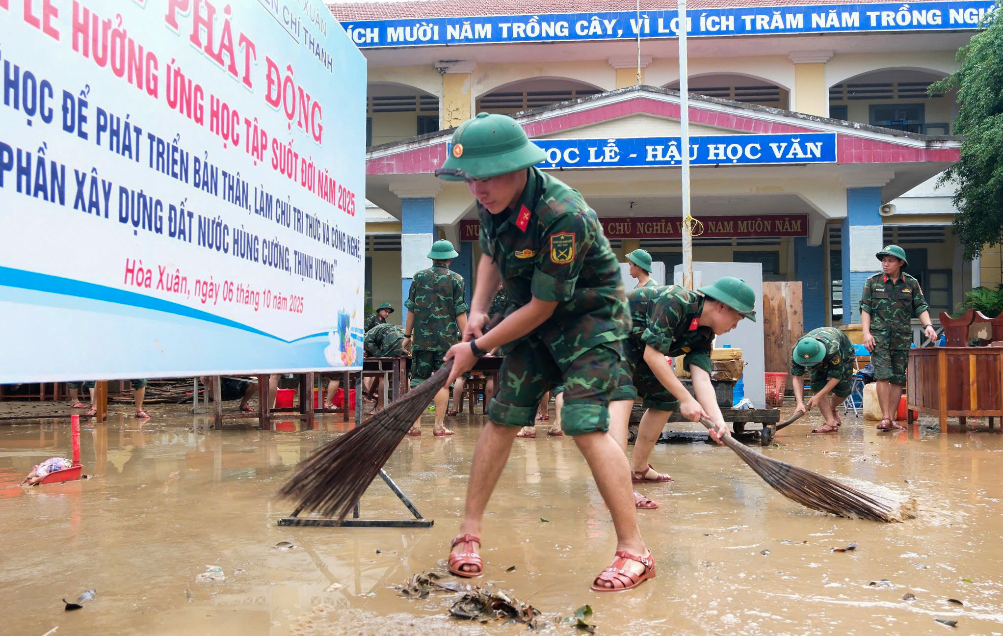 Thủ tướng yêu cầu đánh giá nguyên nhân ngập lụt, rà soát việc vận hành hồ thủy điện 2 Thủ tướng yêu cầu đánh giá nguyên nhân ngập lụt, rà soát việc vận hành hồ thủy điện - Ảnh 3.