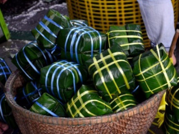 Thèm xôi chè ở Hà Nội mùa lạnh, đến ngay 6 quán ruột của dân sành ăn, giá nào cũng bán 4 Có gì trong chiếc bánh chưng mini đặc sản Huế, chế biến kỳ công tỉ mỉ, trông nhỏ mà có võ