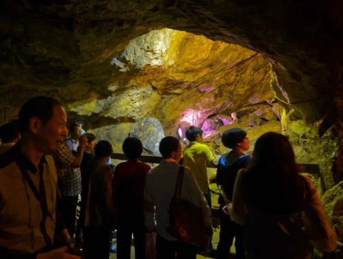 Phong tỏa khẩn cấp công viên chứa khối vàng 45 tấn, trị giá hơn 44.000 tỷ do công nhân phát hiện 2 Khối vàng khổng lồ nặng tới 45 tấn