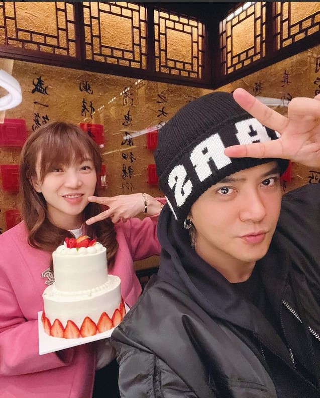 Ca sĩ T. bị cấm diễn đã có 2 con ngoài giá thú với trợ lý nhưng giấu nhẹm mấy năm qua?- Ảnh 4. Ca sĩ T. bị cấm diễn đã có 2 con ngoài giá thú với trợ lý nhưng giấu nhẹm mấy năm qua?- Ảnh 4.